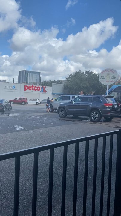 Splash Hand Car Wash - Just waiting for my car being detailed outside - Car Wash Near Me - Houston, Texas