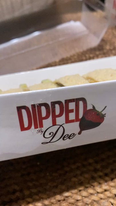 Dipped by Dee - These are so delicious! - Desserts Near Me - Aiea, Hawaii