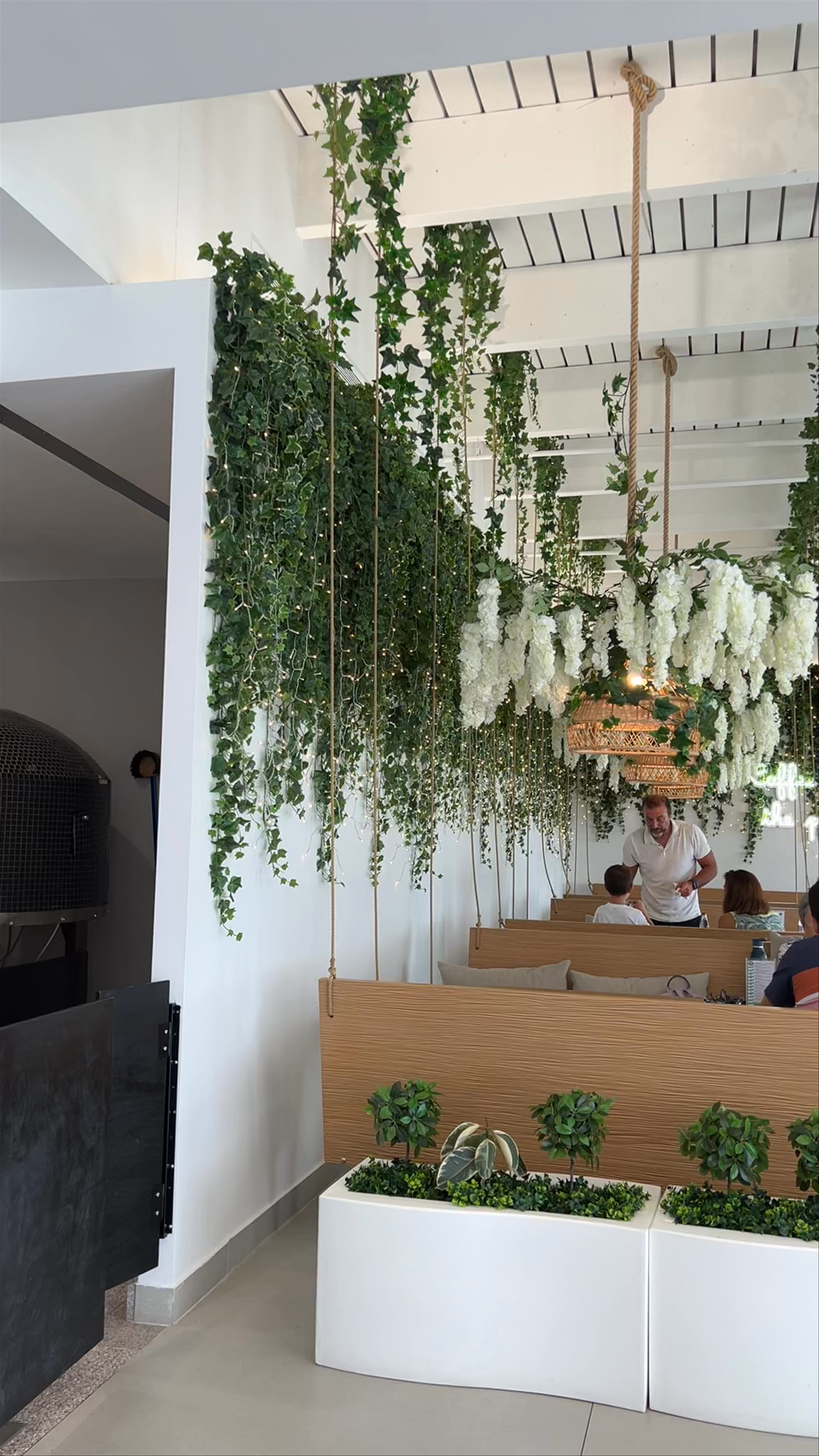 Wonder Lounge: A Serene Urban Floral Escape in Thessaloniki