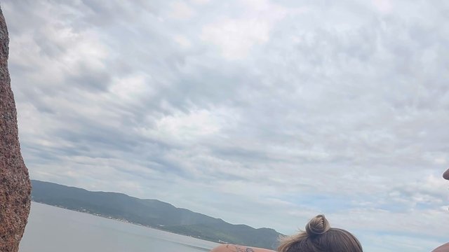 TRANSEI NA VARANDA DE UMA MANSÃO  NA BEIRA DO MAR 