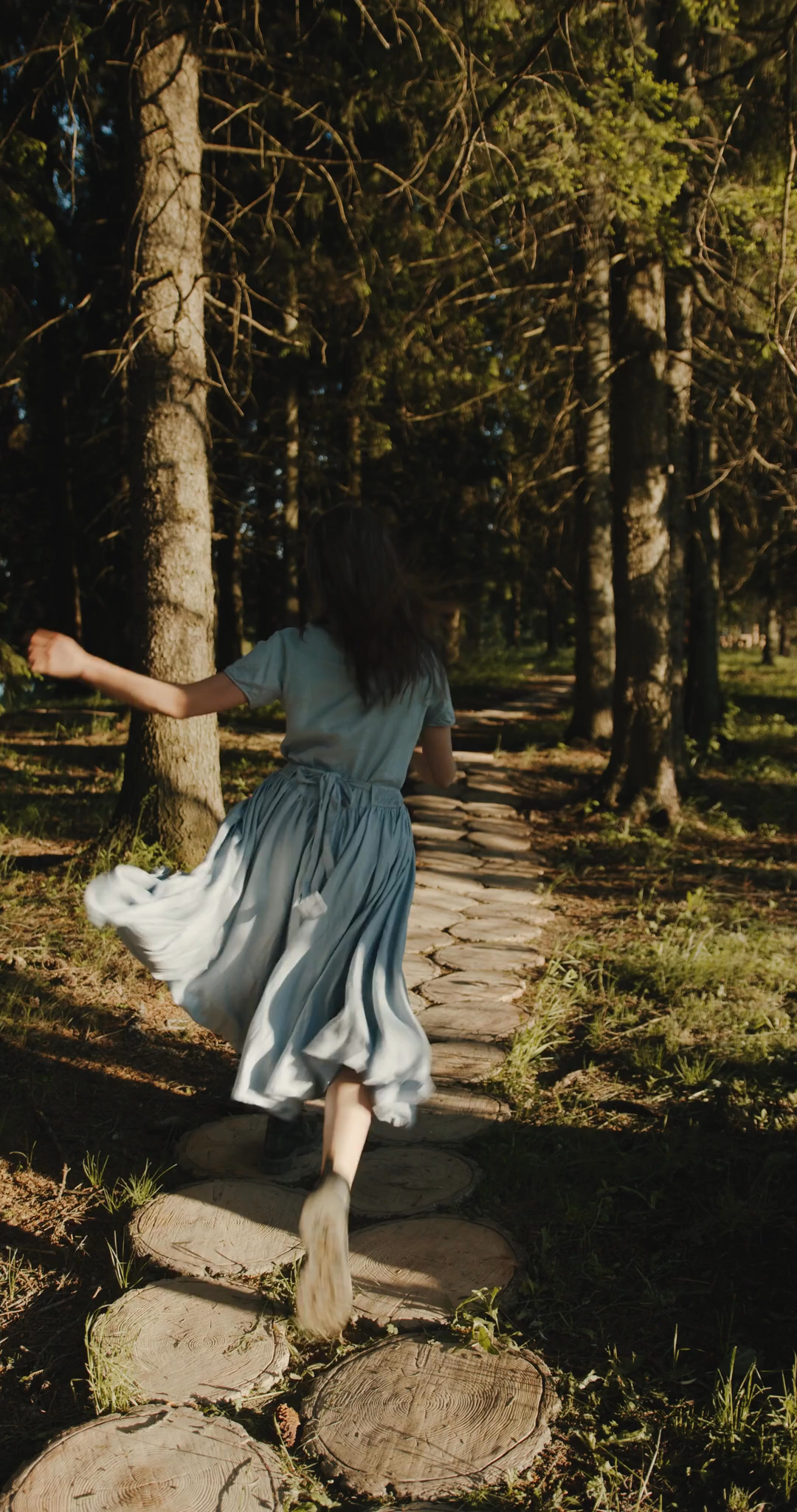 4921857-uhd_2160_4096_25fps