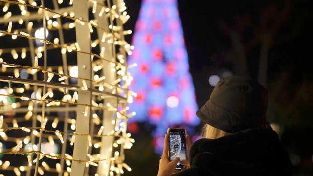 Taking photos of a Christmas decoration