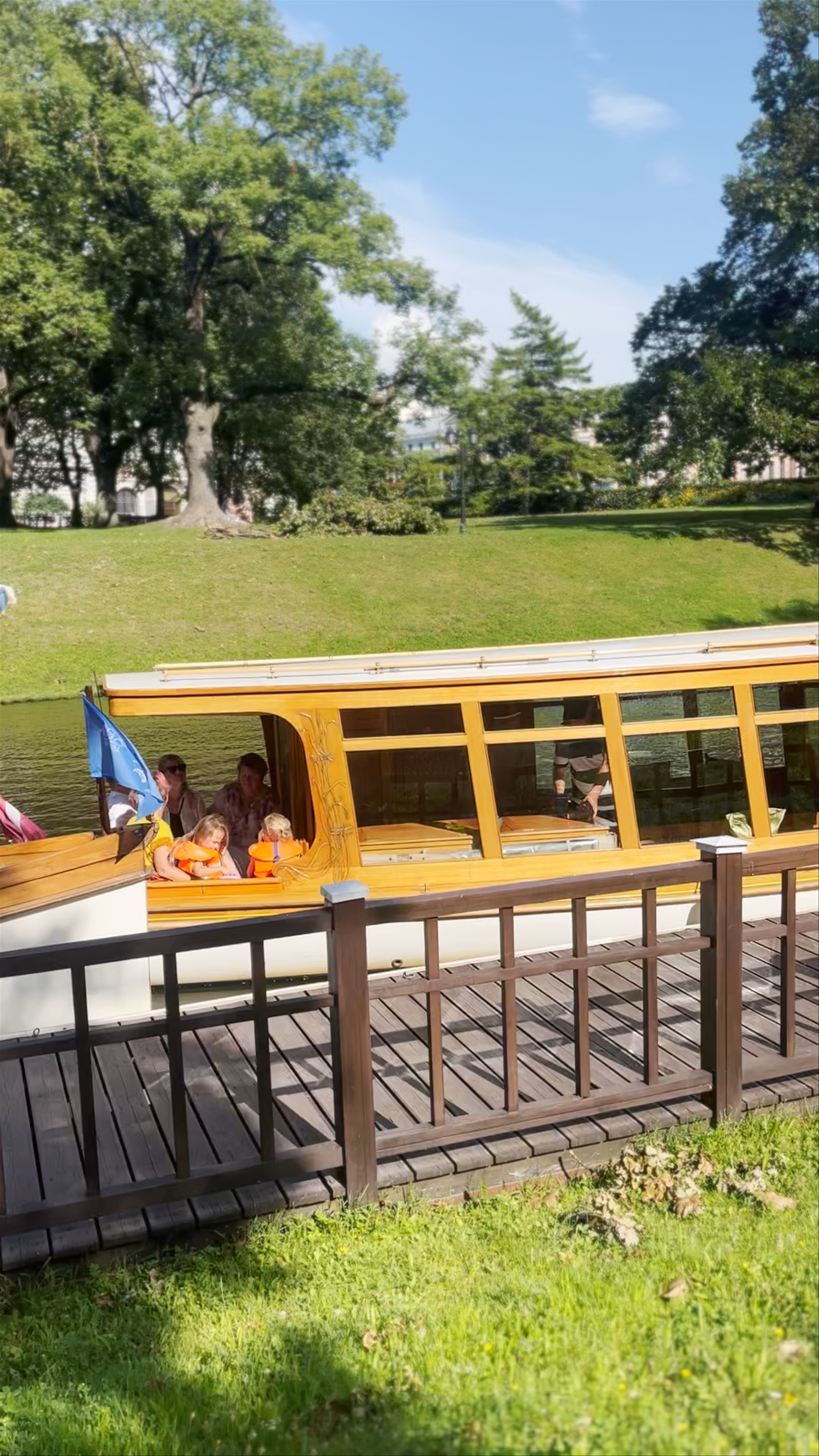 Laivu Ūdensvelo Noma: Serene Canal Boat Ride in Riga's Central District