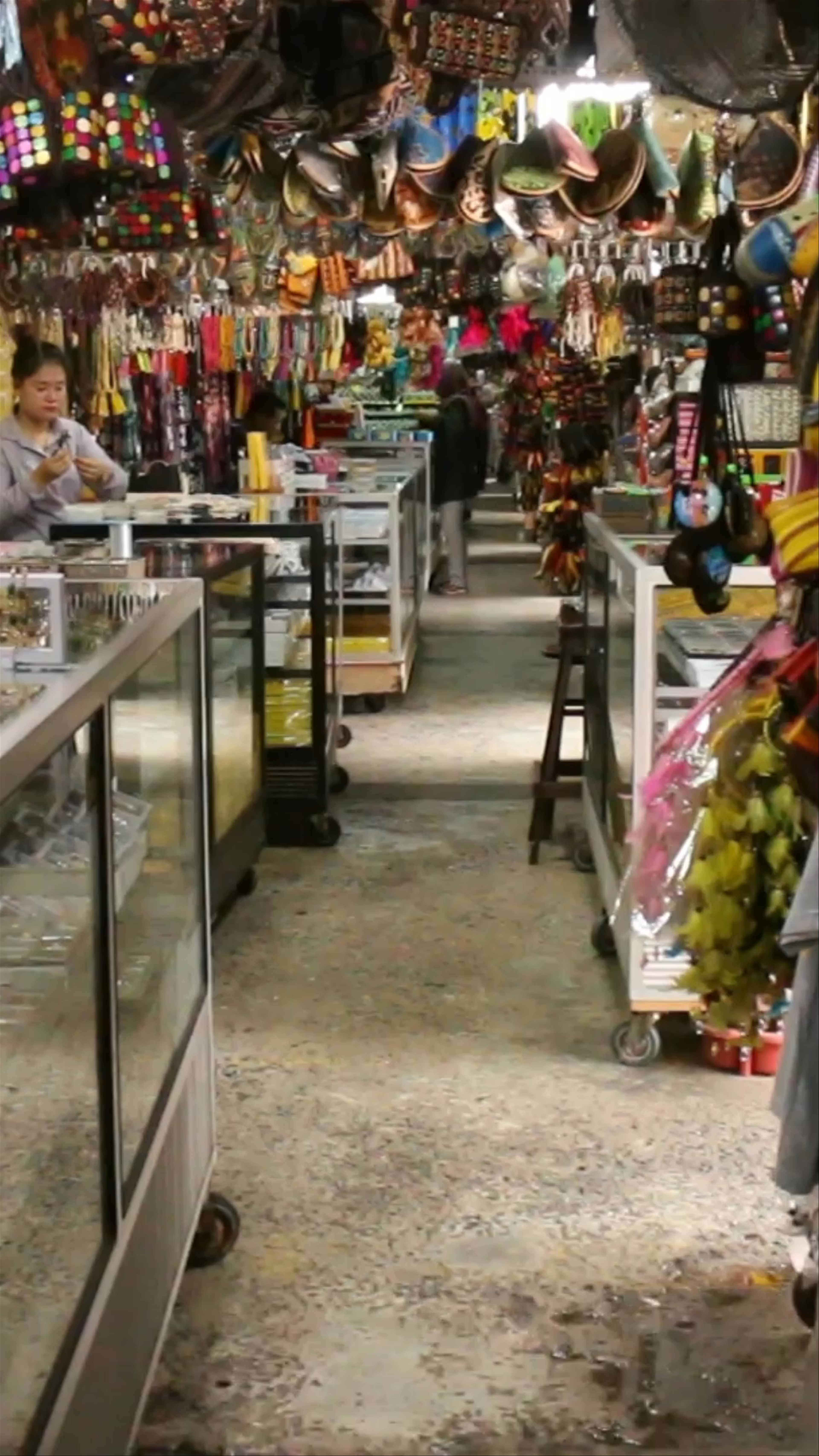 Pasar Kraftangan: Vibrant Handicrafts Market in Kota Kinabalu
