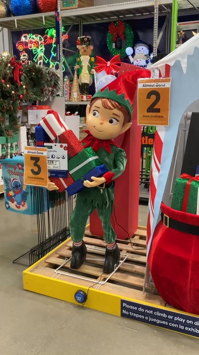 Lowe's Home Improvement - Animated Christmas Displays - Hardware Stores Near Me - Reno, Nevada