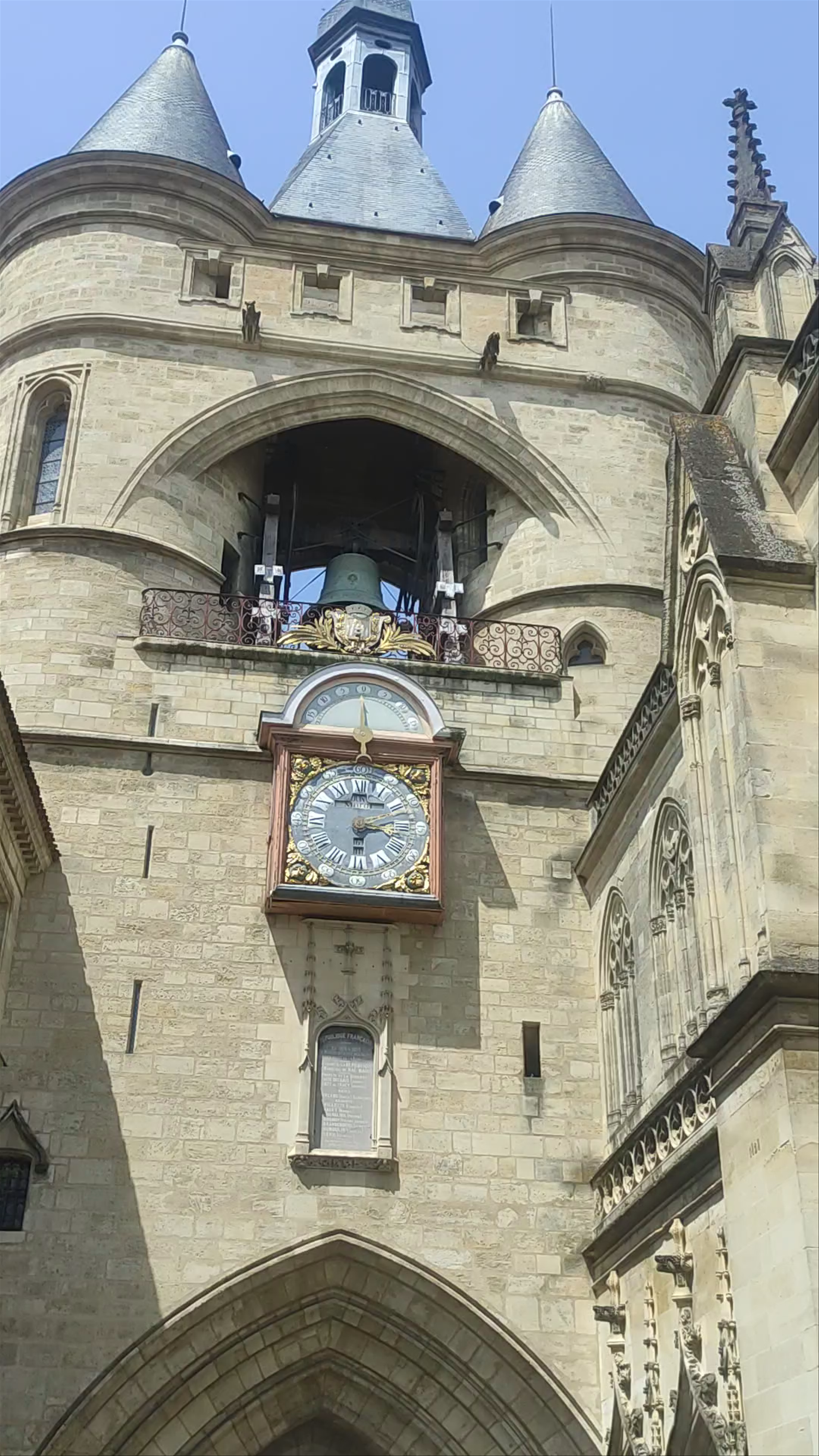 Grosse Cloche: Iconic Medieval Bell Tower in Bordeaux