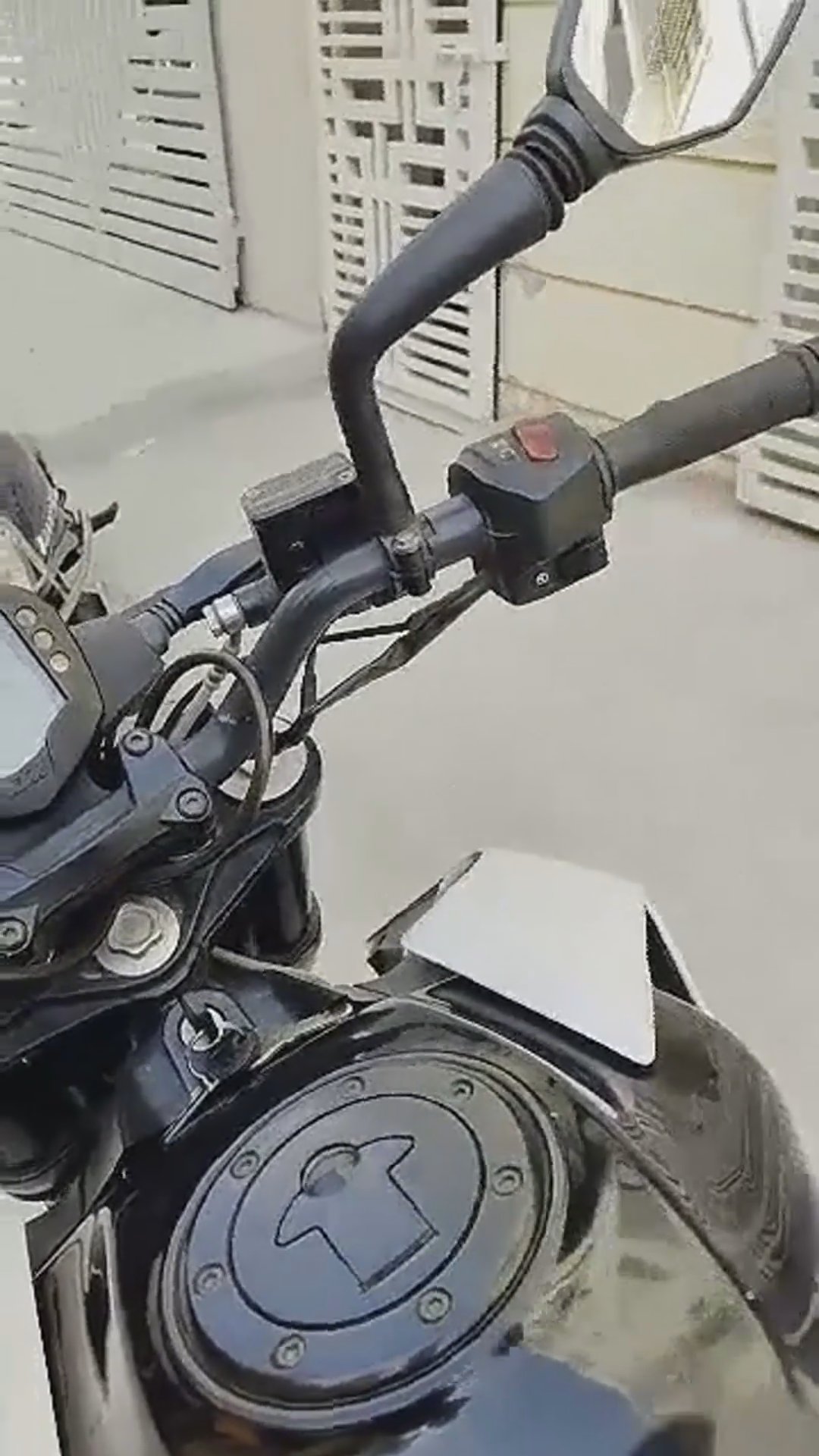 Walk-around video thumbnail