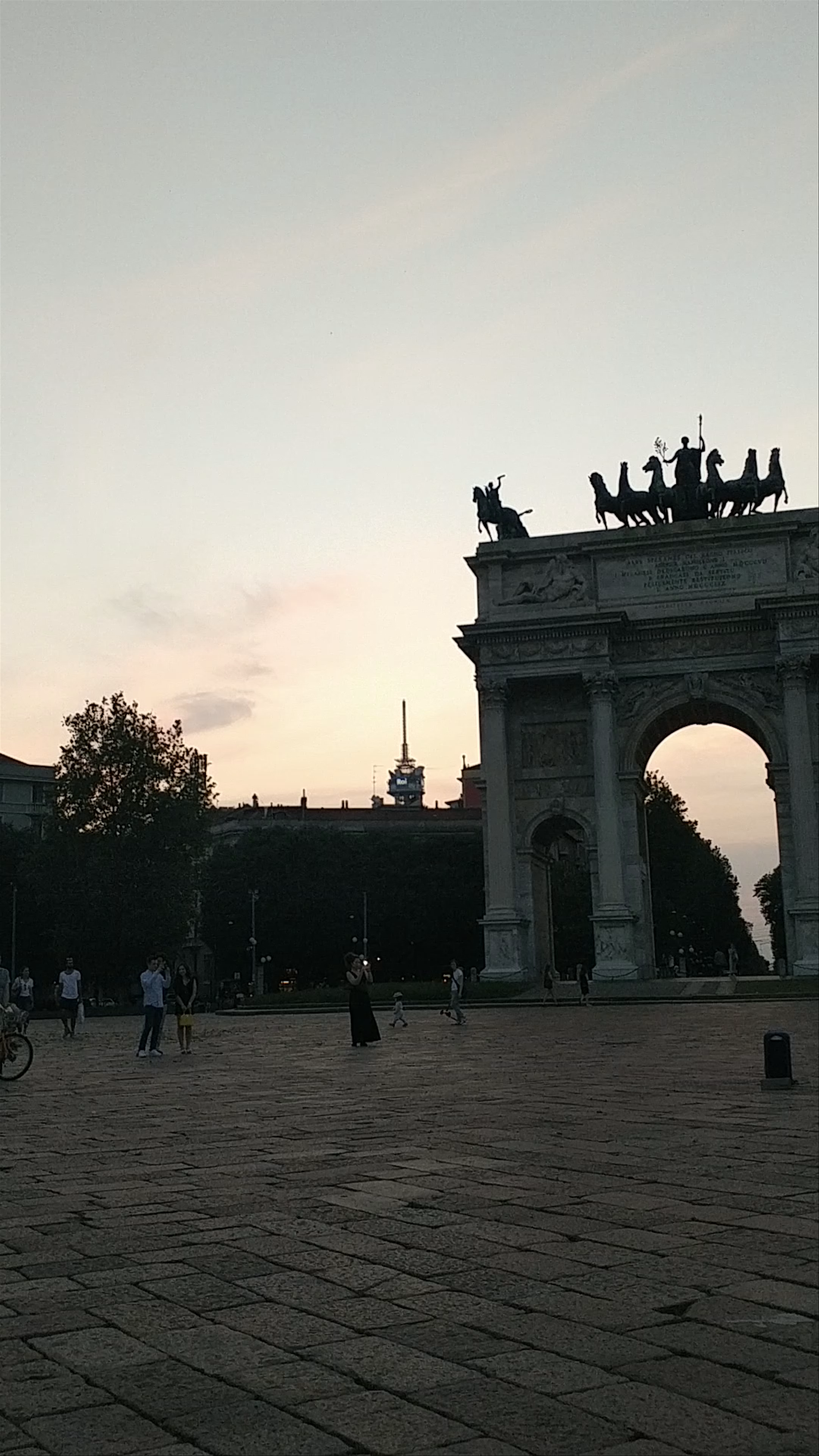 Arco della Pace at Sunset – Milan's Timeless Landmark