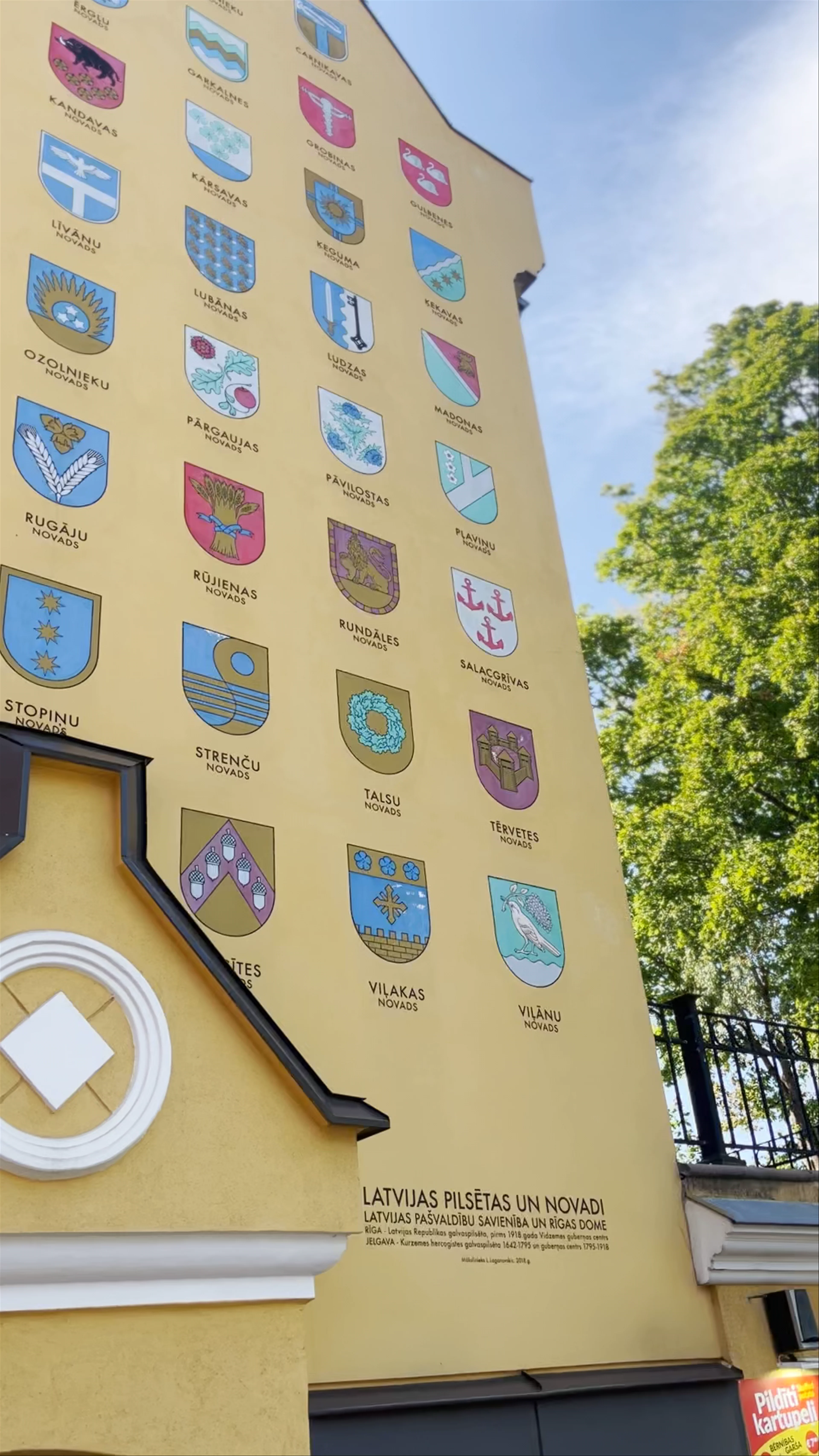 Coats of Arms of Latvian Municipalities Mural (LV100), Smilšu iela