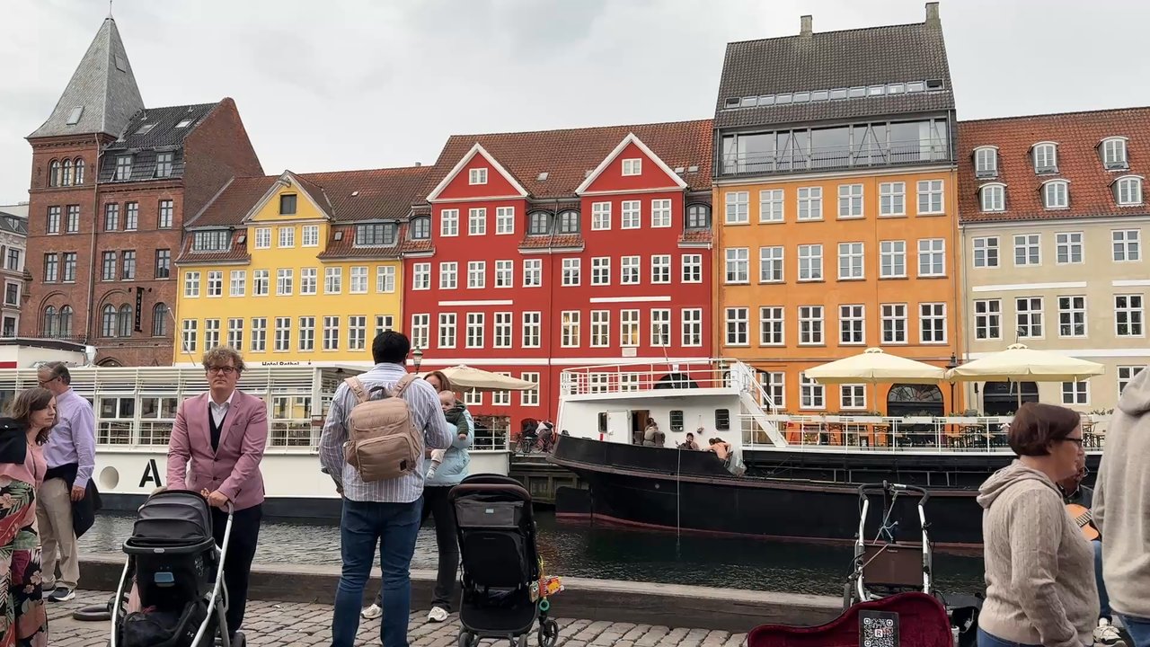 Restaurant Havfruen - Eating along this famous walkway and listening to classical Spanish guitar was terrific - Seafood Near Me - København