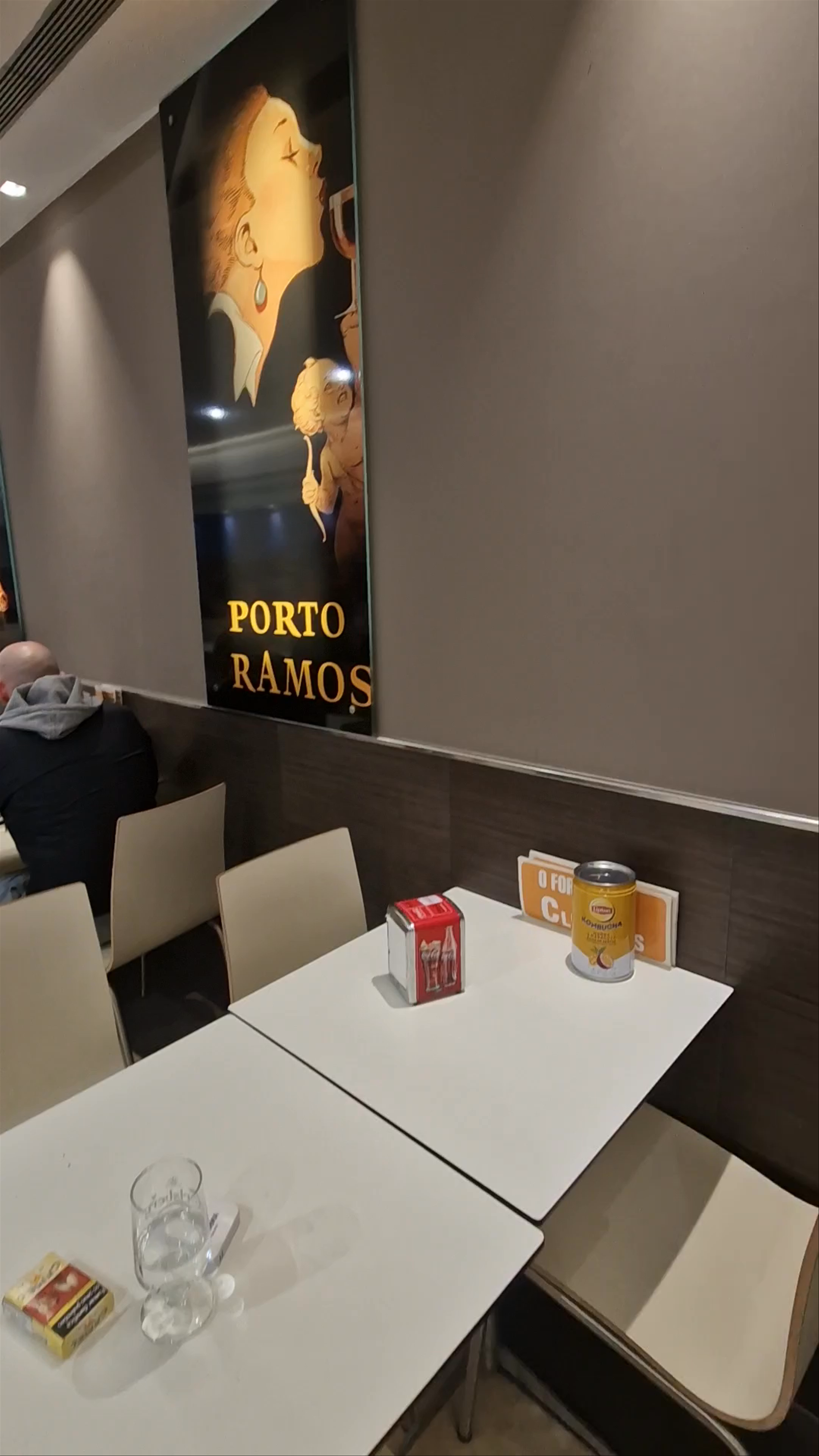 Inside O Forno dos Clérigos: Cozy Cafe Vibes in Porto, Portugal