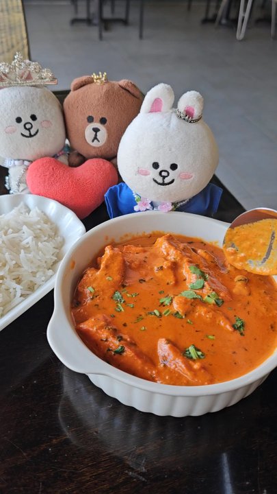 Cafe Tadka - Adding some Butter Chicken and sauce to the rice! - Cafes Near Me - Honolulu, Hawaii