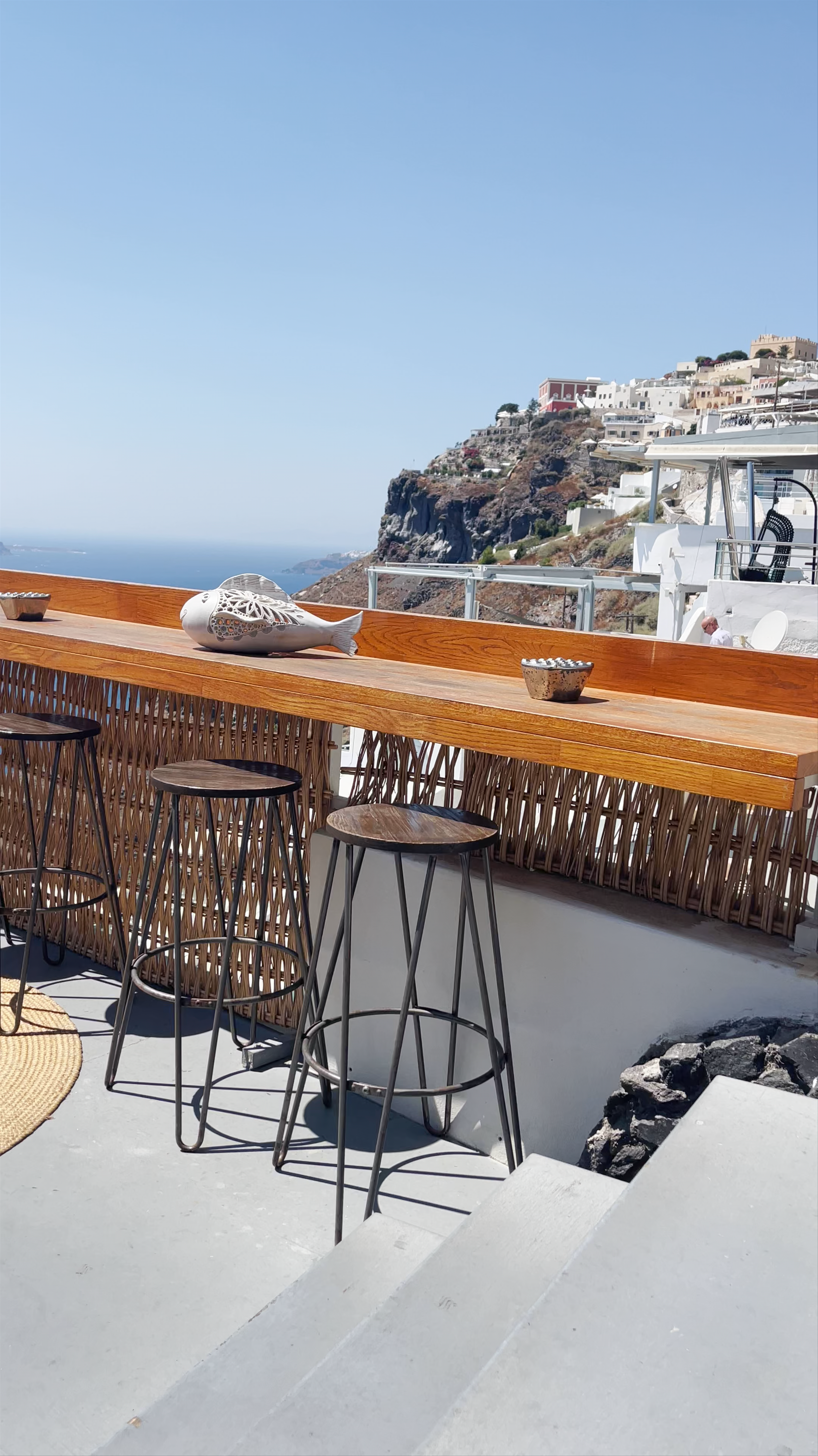 Idol Restaurant Bar: A Serene Culinary Escape in Fira, Santorini