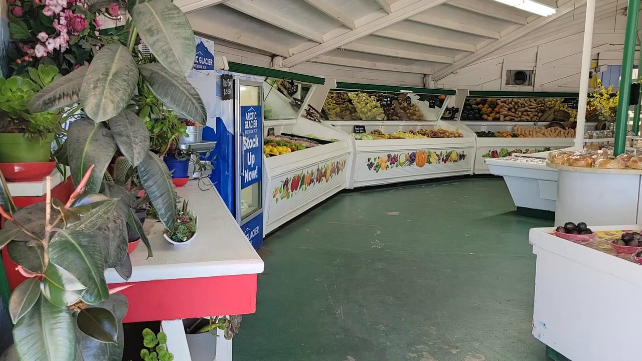 Baba Bazaar Fruitstand & Bakery - Nice big fruit stand. - Farmers Market Near Me - Ripon, California