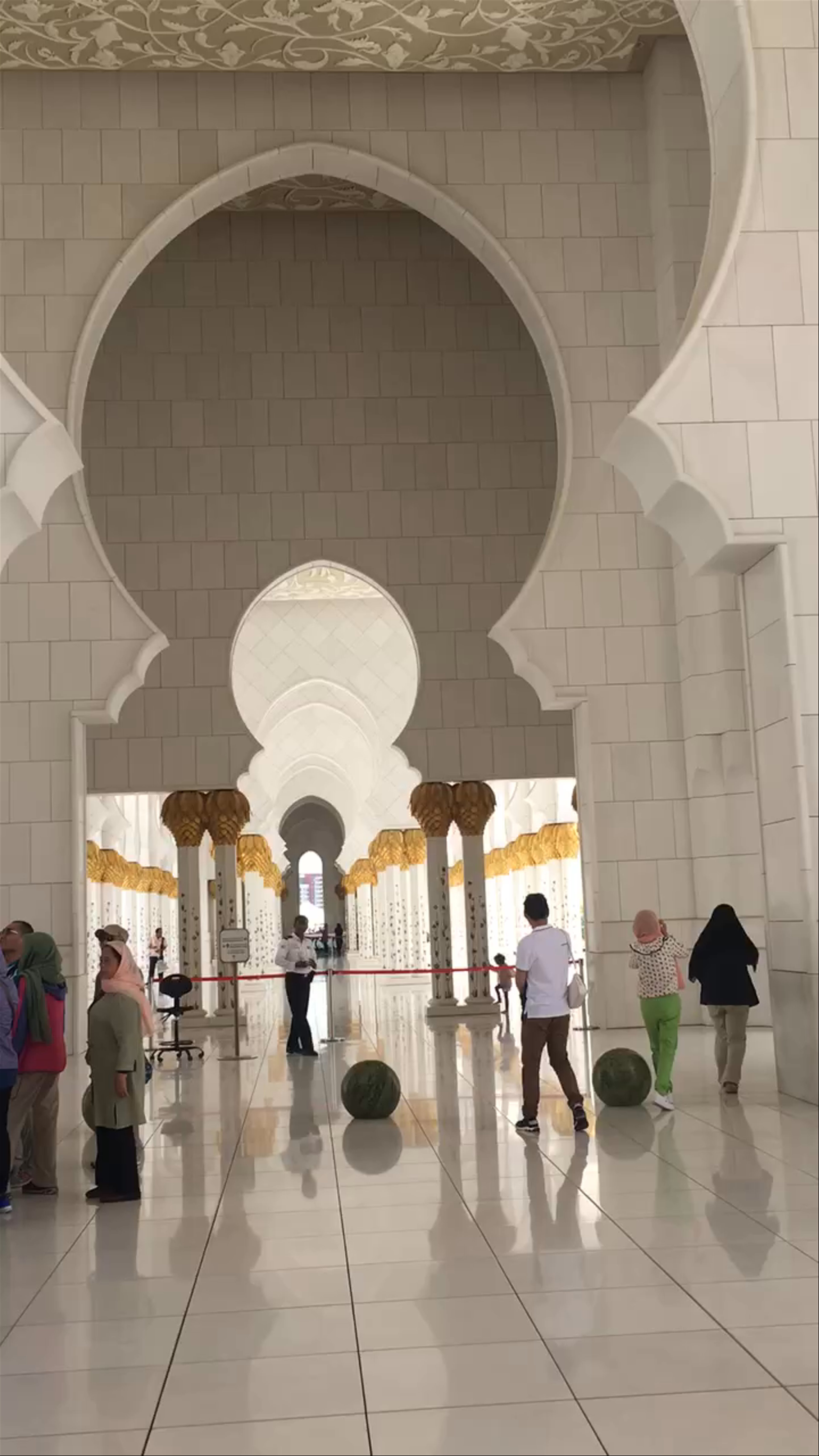 Sheikh Zayed Mosque: Majestic Serenity in Abu Dhabi
