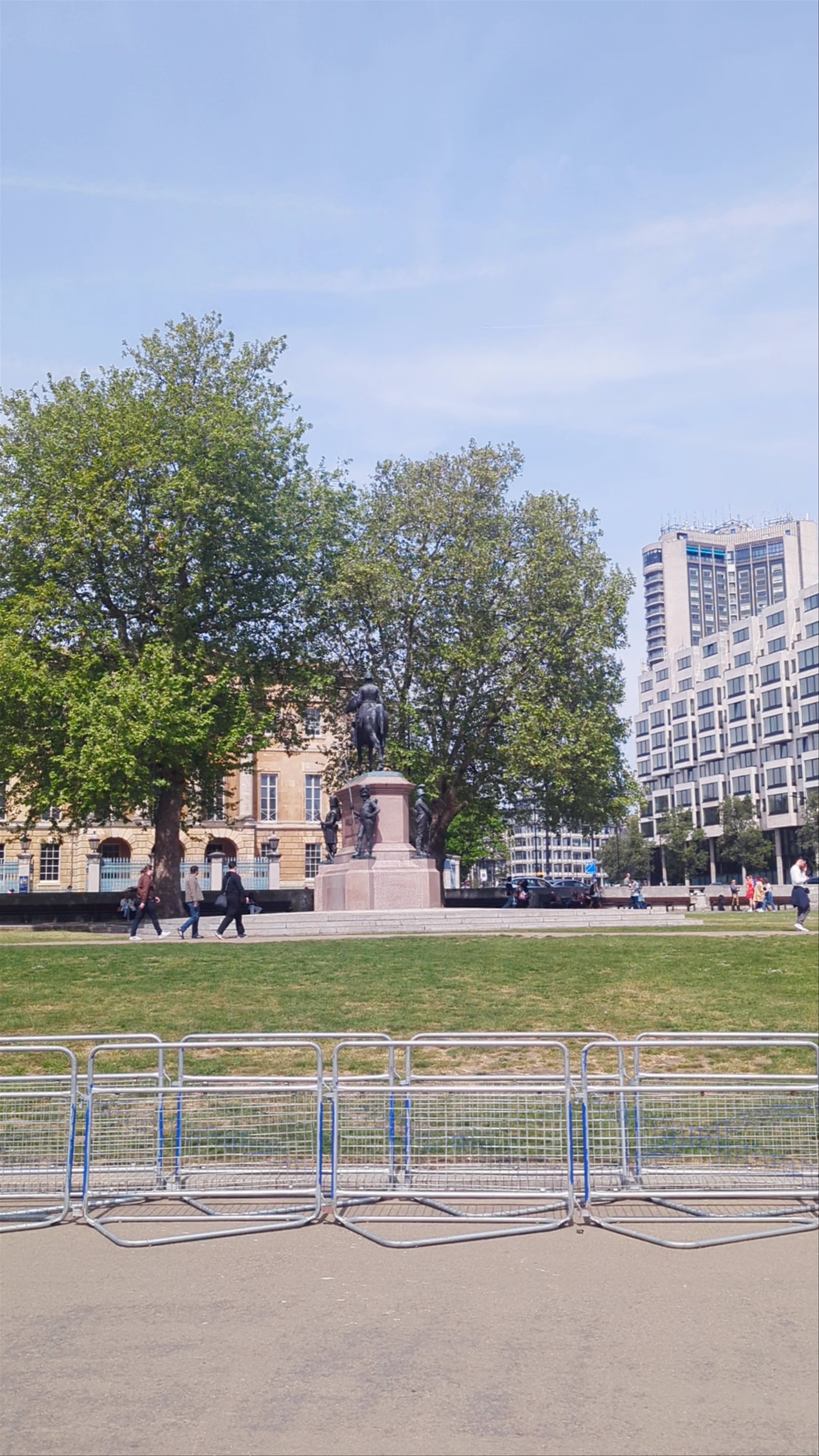 War Memorial, Kennington Park Place