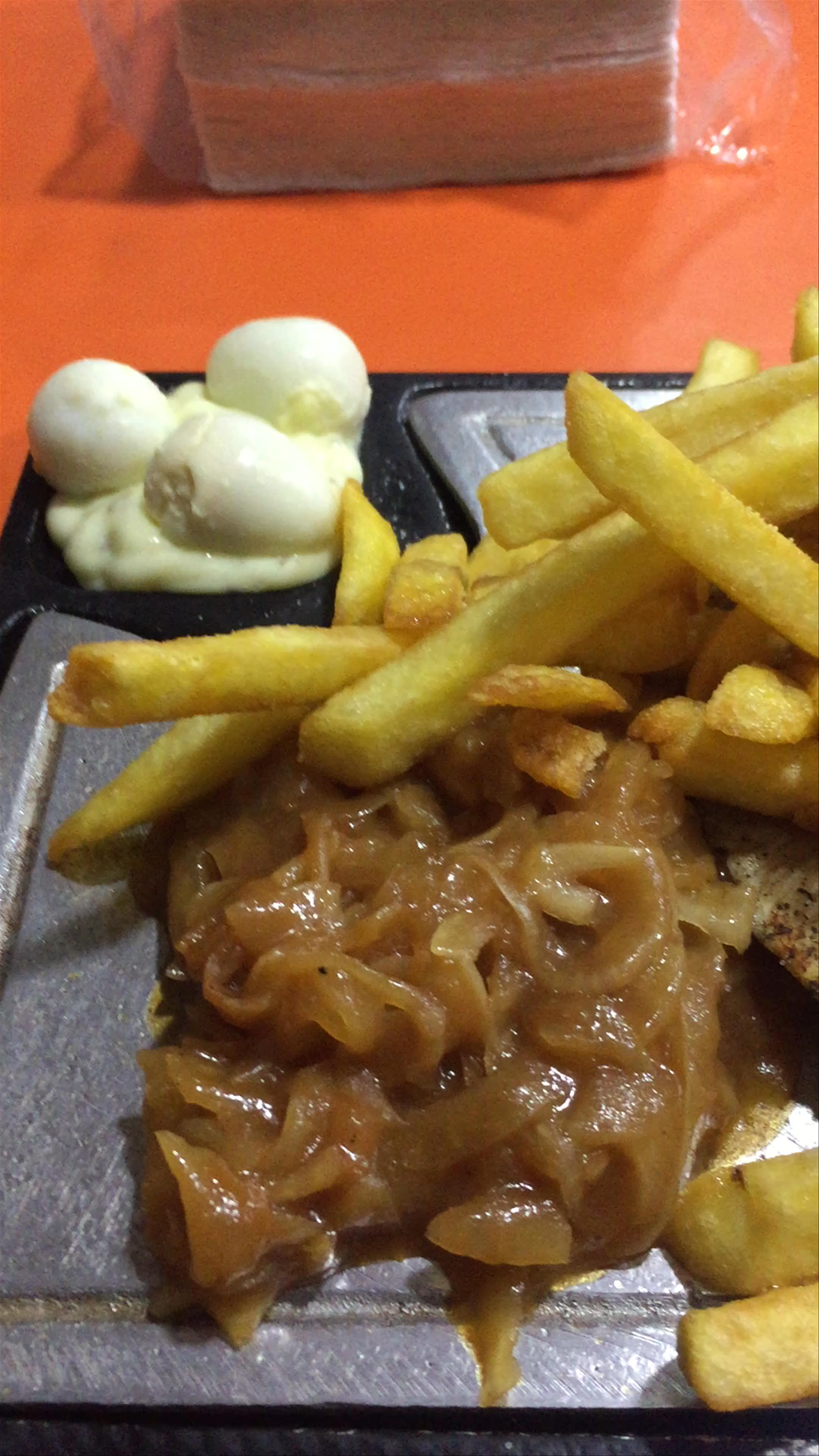 Local Colombian Dinner Delight at Burger Pub in Bogotá