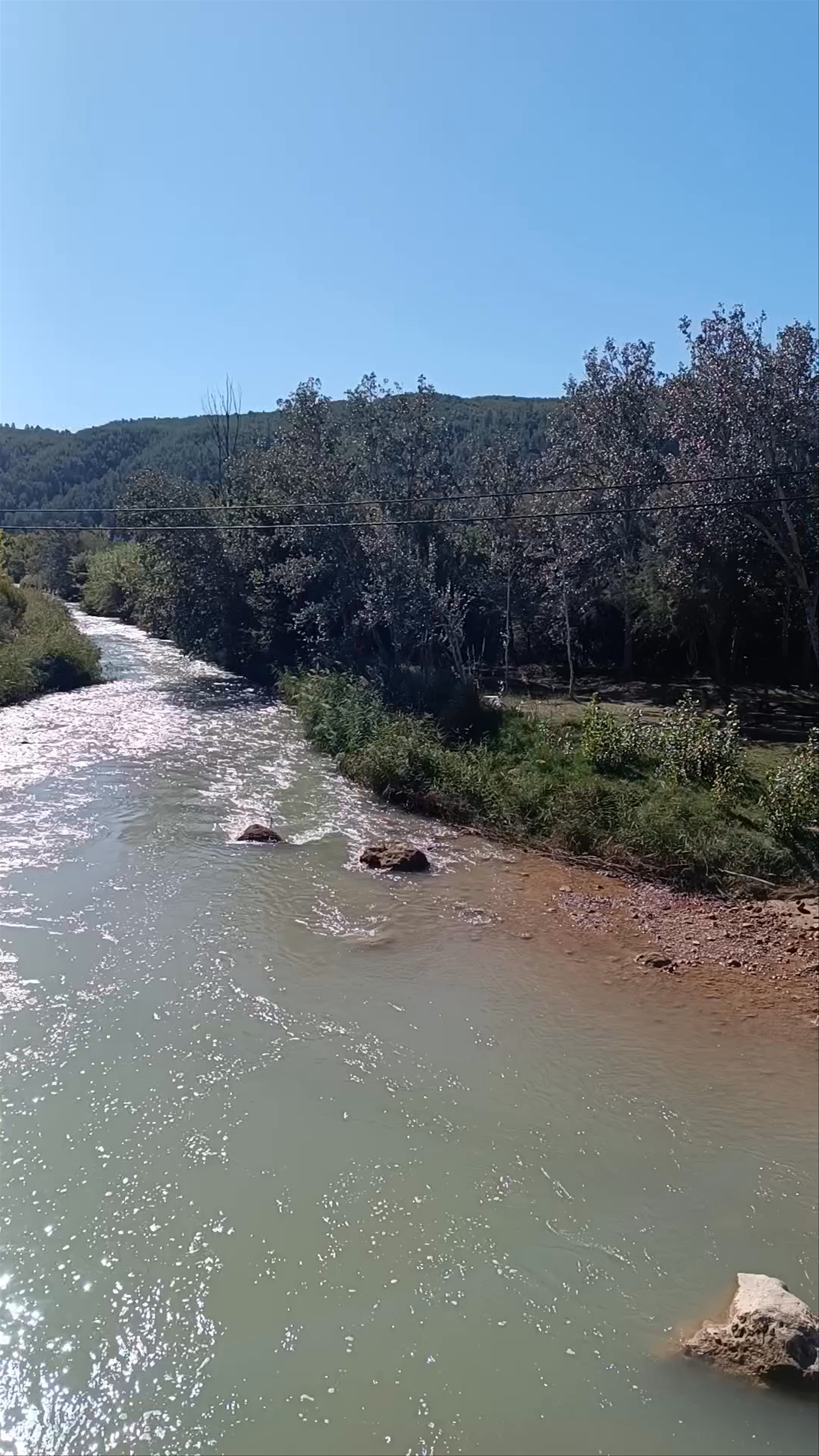 Noria hidráulica y zona de baño