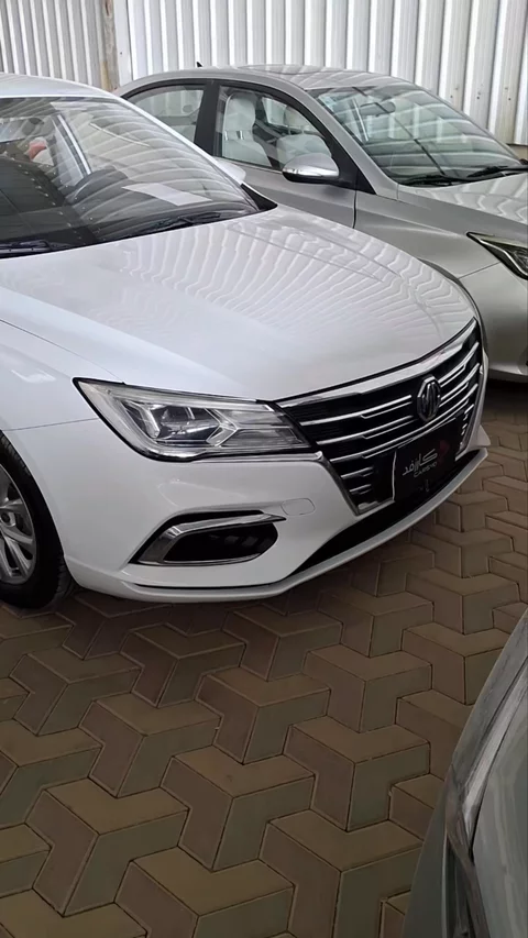 ام جي 5 STD 2023