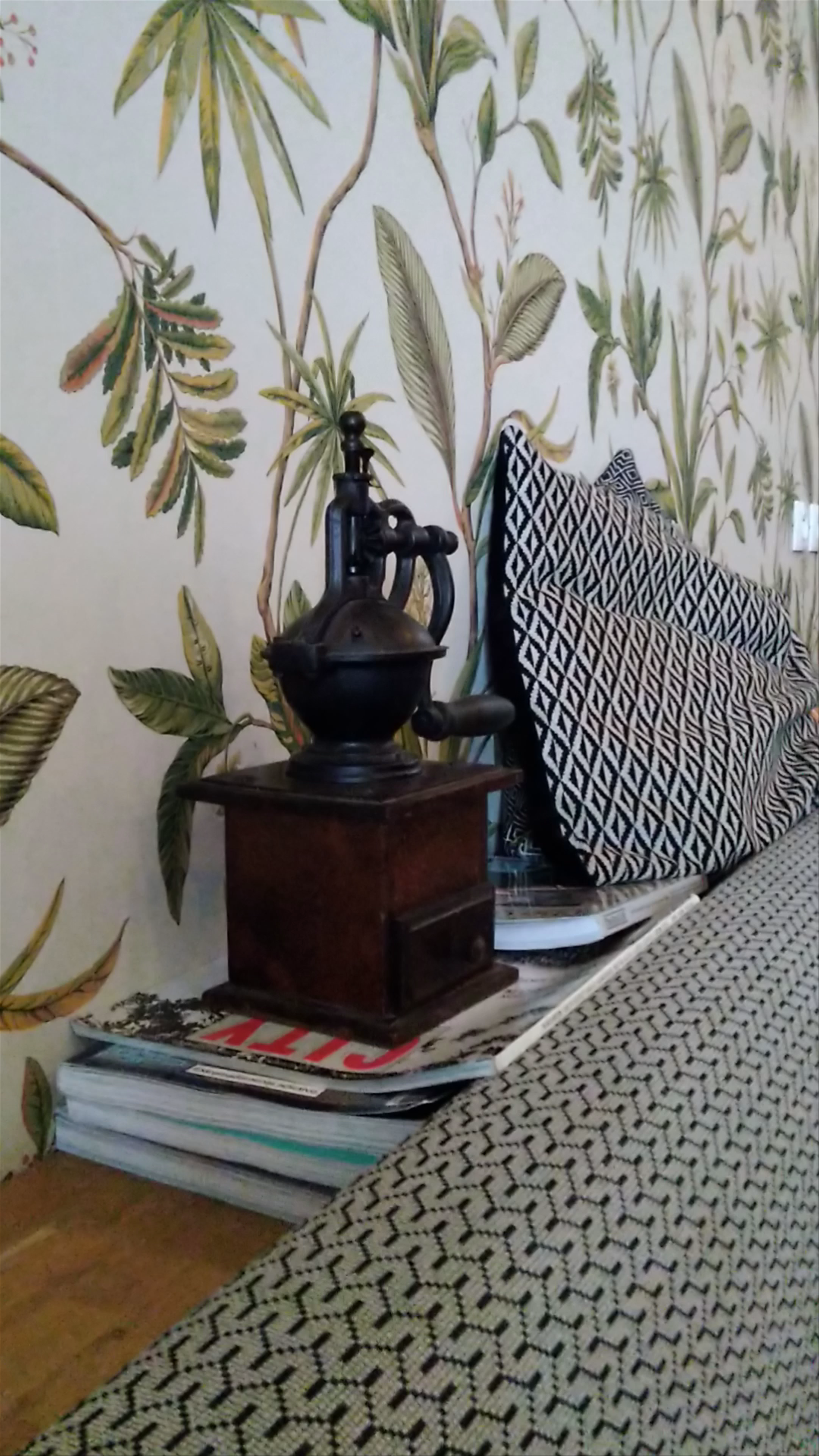 La Compagnie du Café: Cozy Parisian Café with Botanical Charm