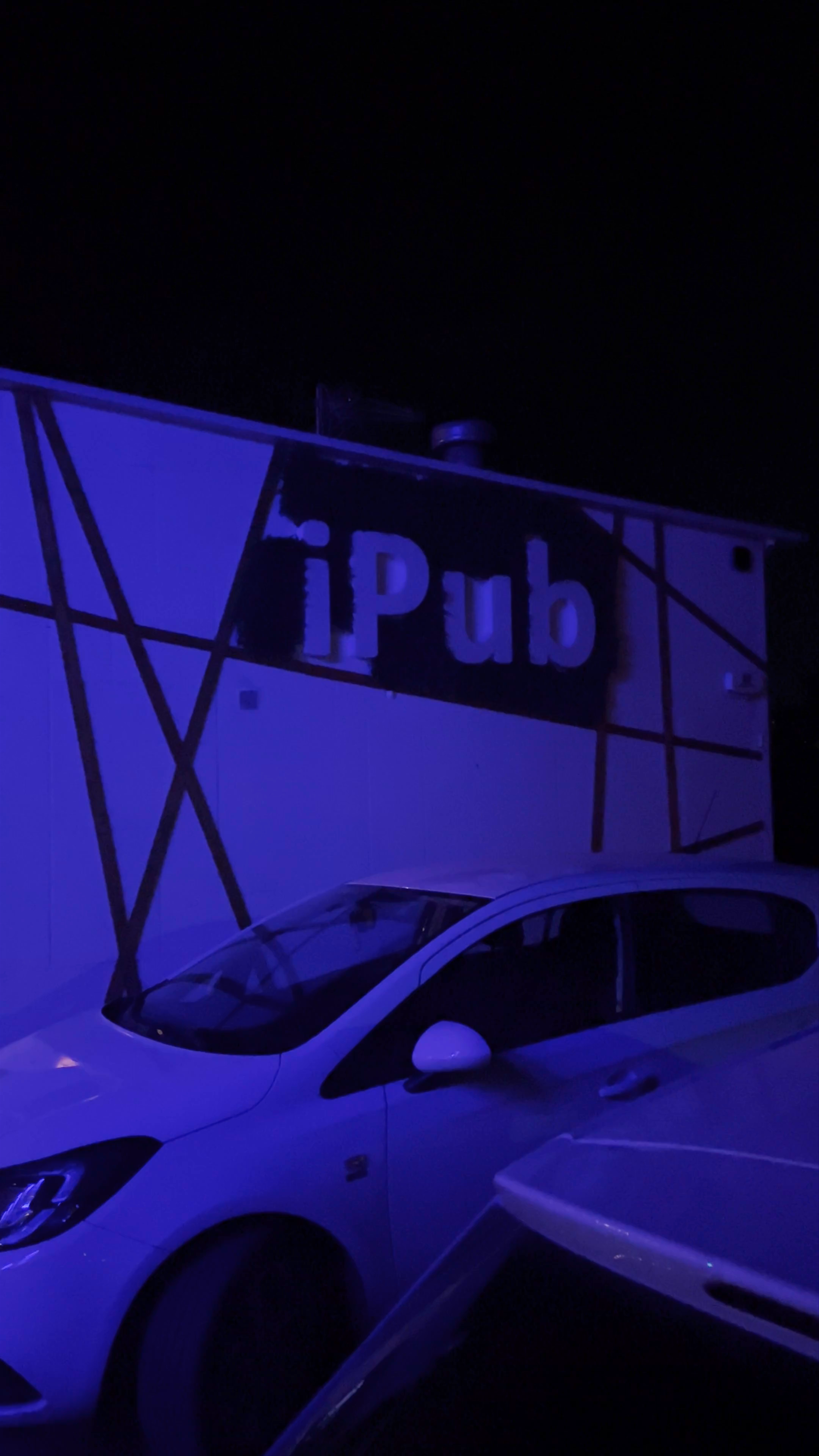 iPub Night Vibes: Chill Evening at Archena's Trendy Outdoor Pub