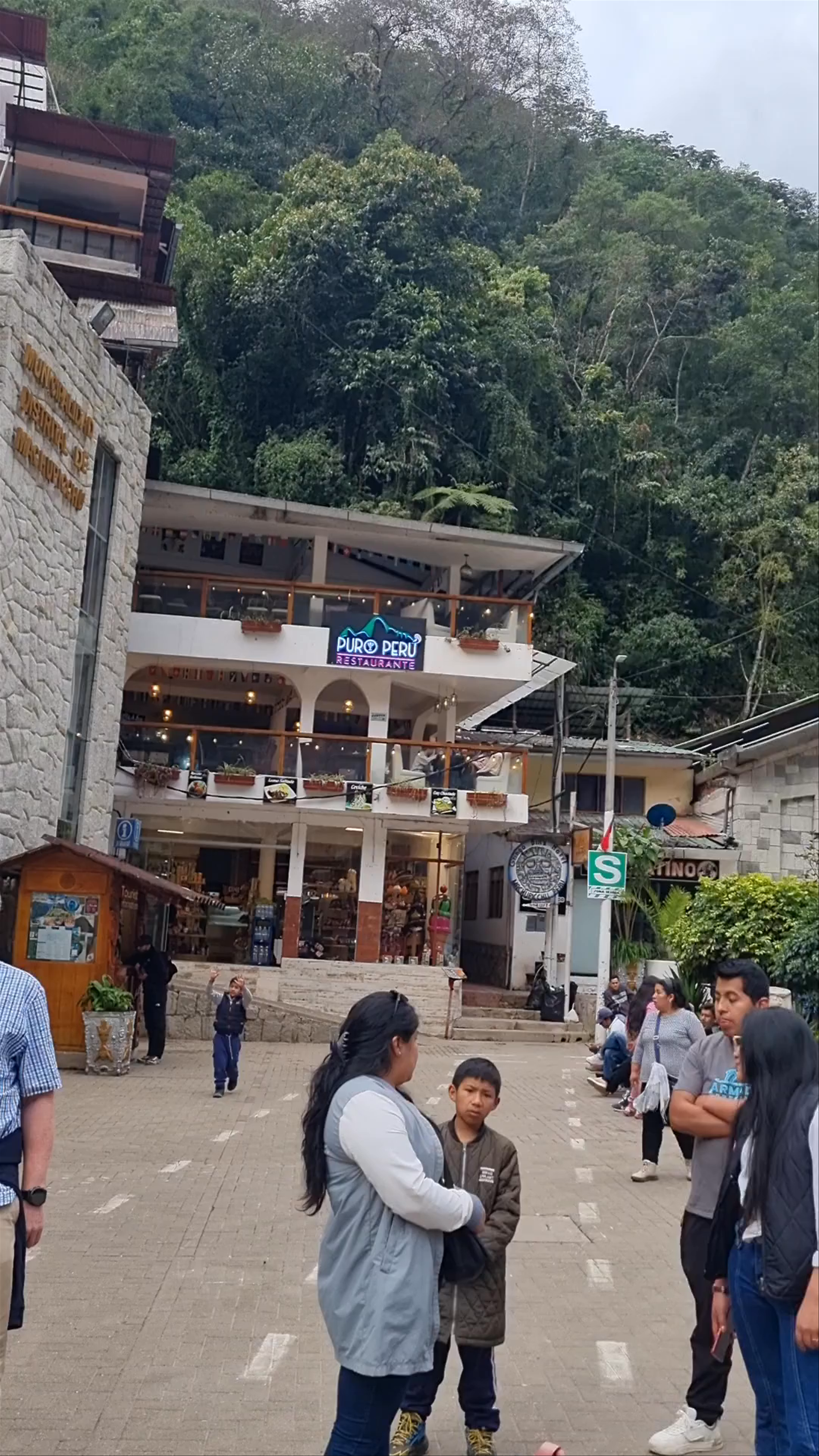 Plaza Manco Capac: Heart of Aguas Calientes in Peru