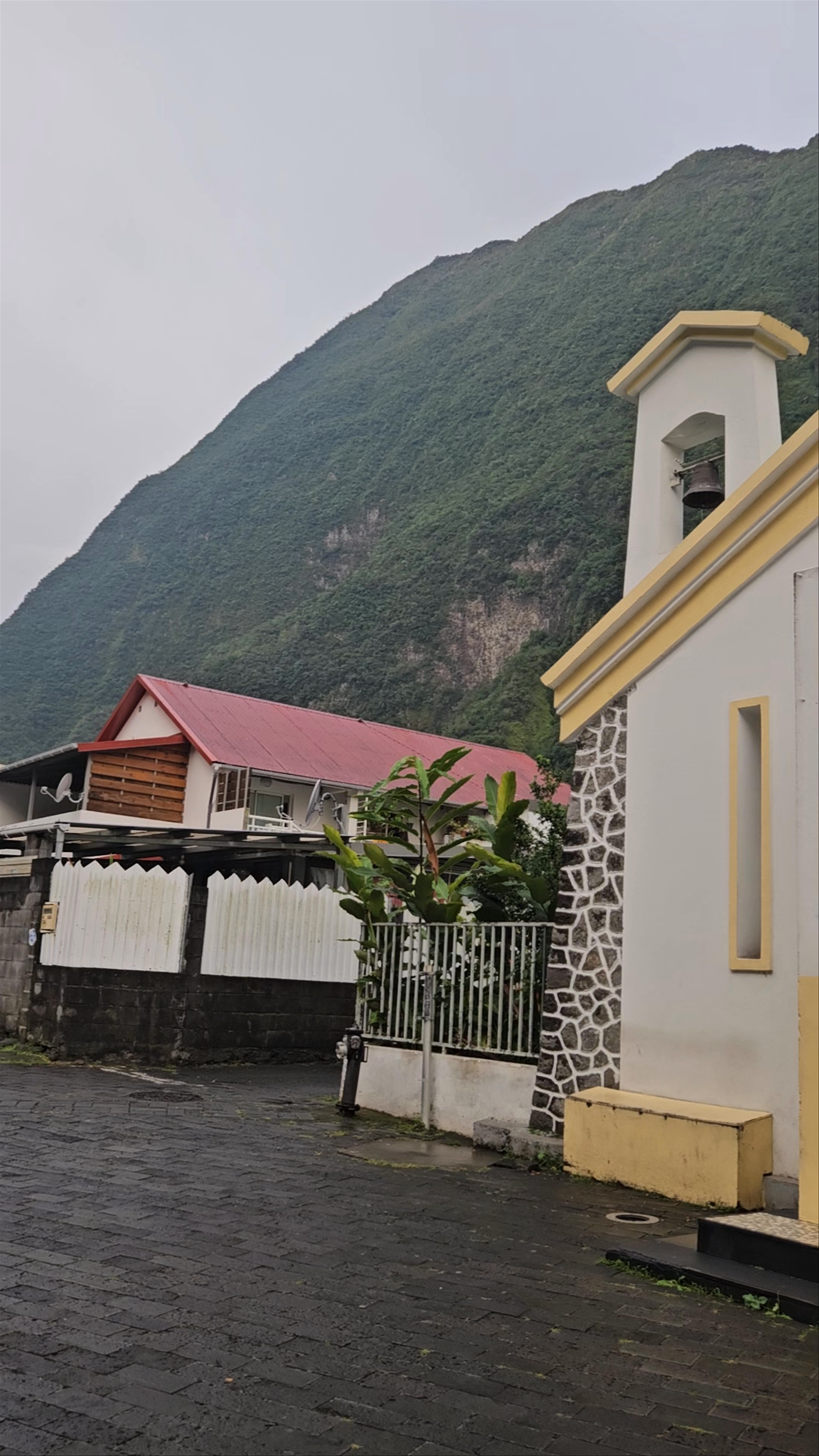 Église De Petit Serré