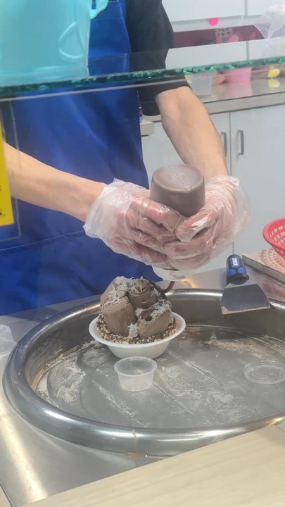 Rolled Ice Cream - Ordered a mango pecan chocolate Nutella drizzle with coconut flakes - Ice Cream & Frozen Yogurt Near Me - Orlando, Florida
