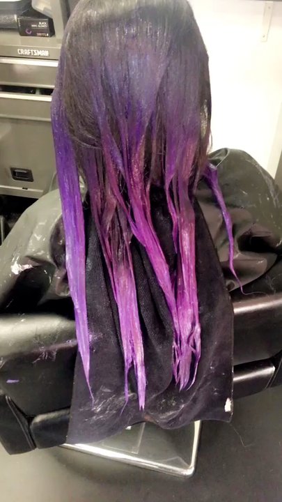 Avant Garde Salon - This is my hair processing after the color has been applied! - Makeup Artists Near Me - Downey, California