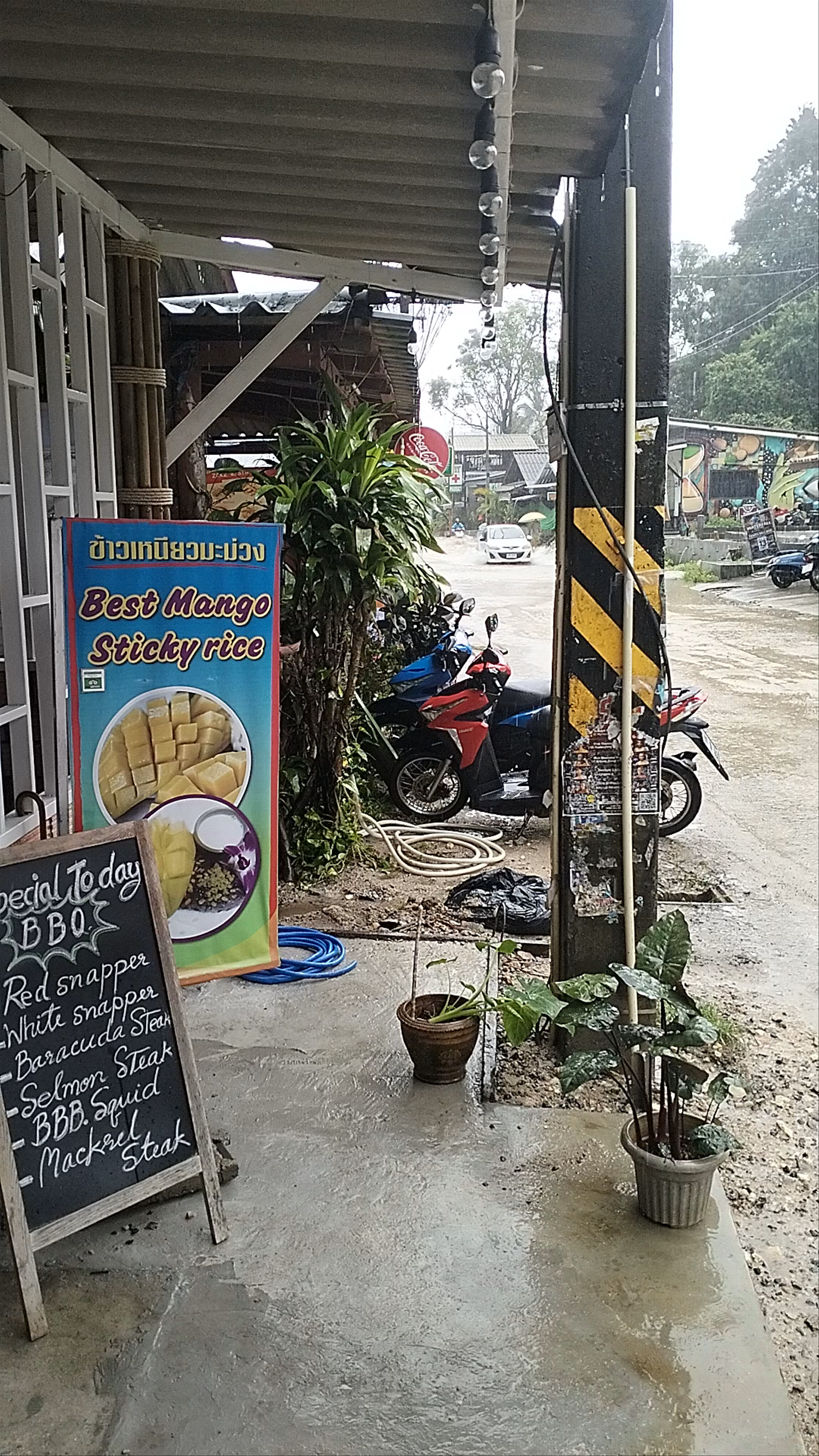 Good Time Restaurant: Authentic Thai Flavors on Ko Pha-ngan