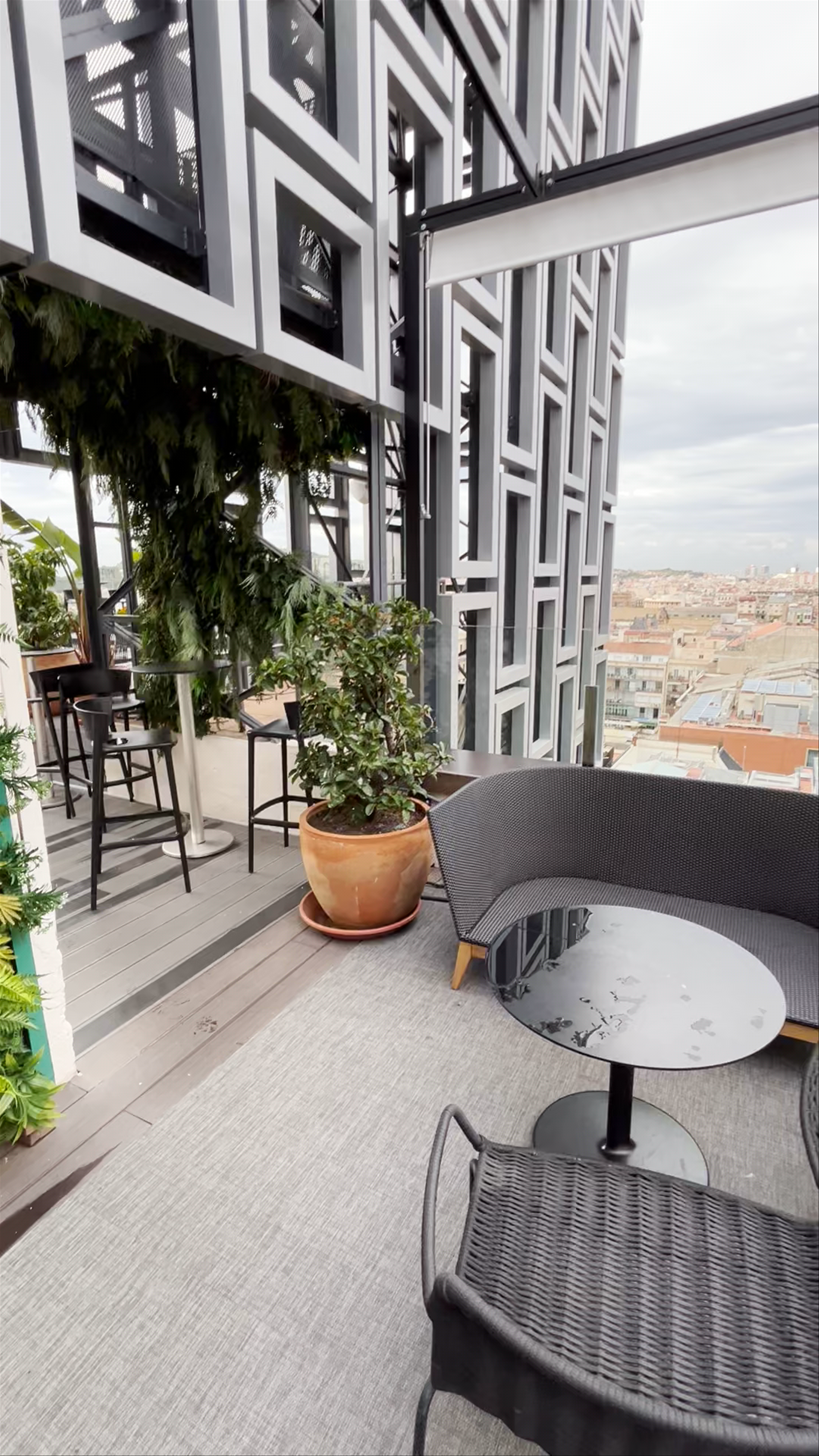 Eleven BCN Rooftop Lounge - Scenic Urban Escape in Barcelona