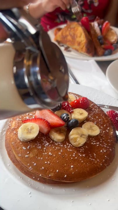 CAFÉ LULUc - Pancakes with mixed fruit - French Near Me - Brooklyn, New York