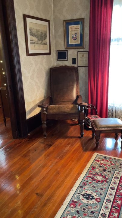 Grand Gables Inn - Inside Pauline's Parlor room - Bed & Breakfast Near Me - Palatka, Florida
