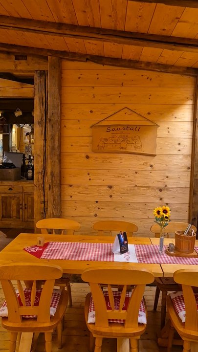 Gaststätte Saustall - Uriger innengeataltung. Ich hab mich wie in der Alm gefühlt. - German Near Me - Bad Arolsen, HE
