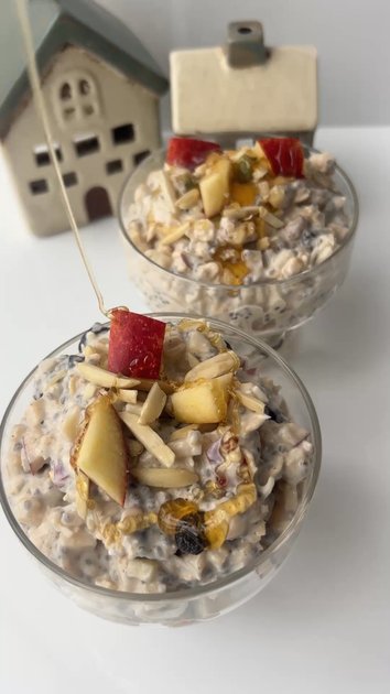 Cranberry and Coconut Festive Bircher Oats | alicelovesbreakfast