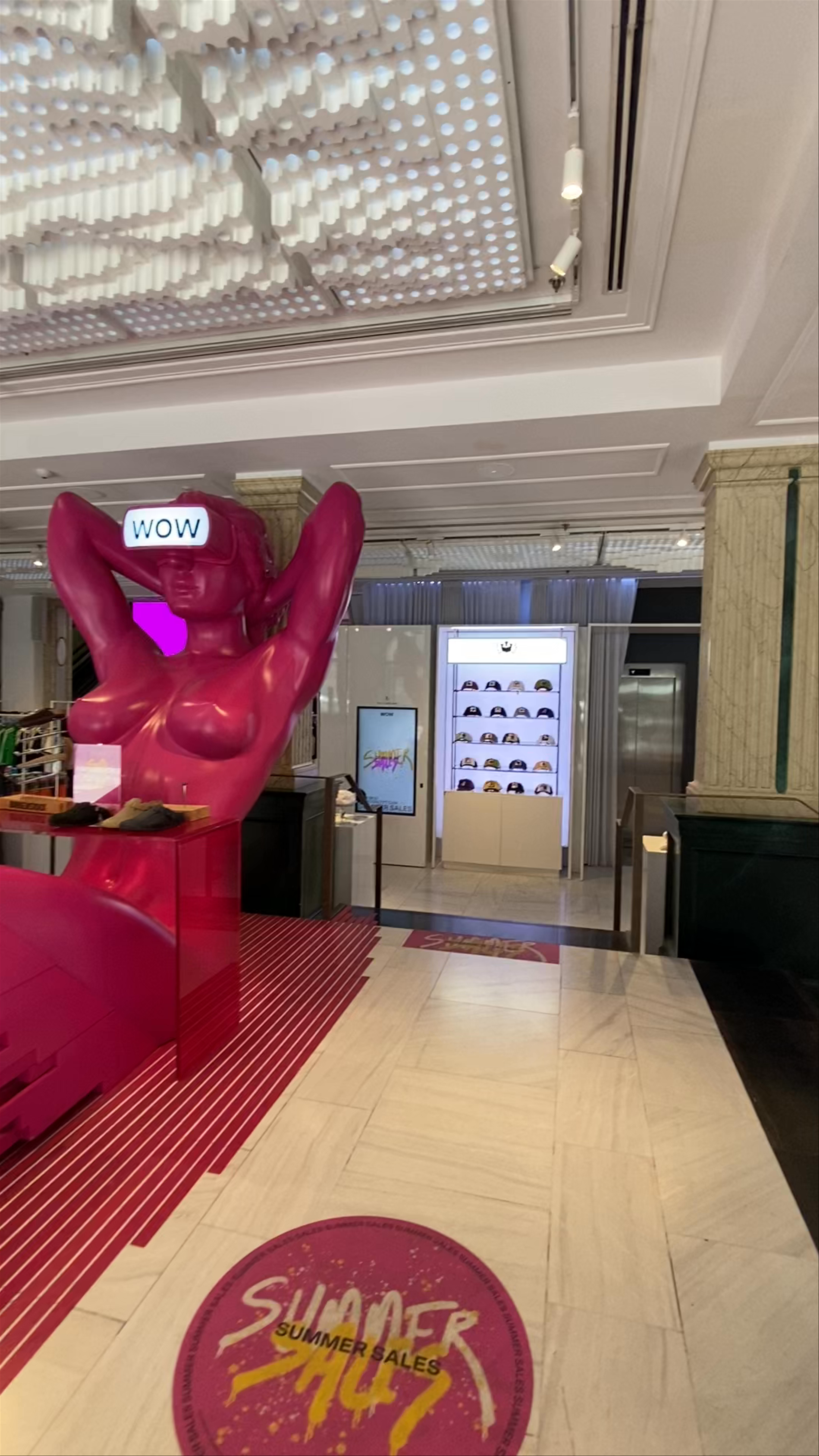 WOW Concept Store: Trendy Summer Sales at Gran Vía, Madrid