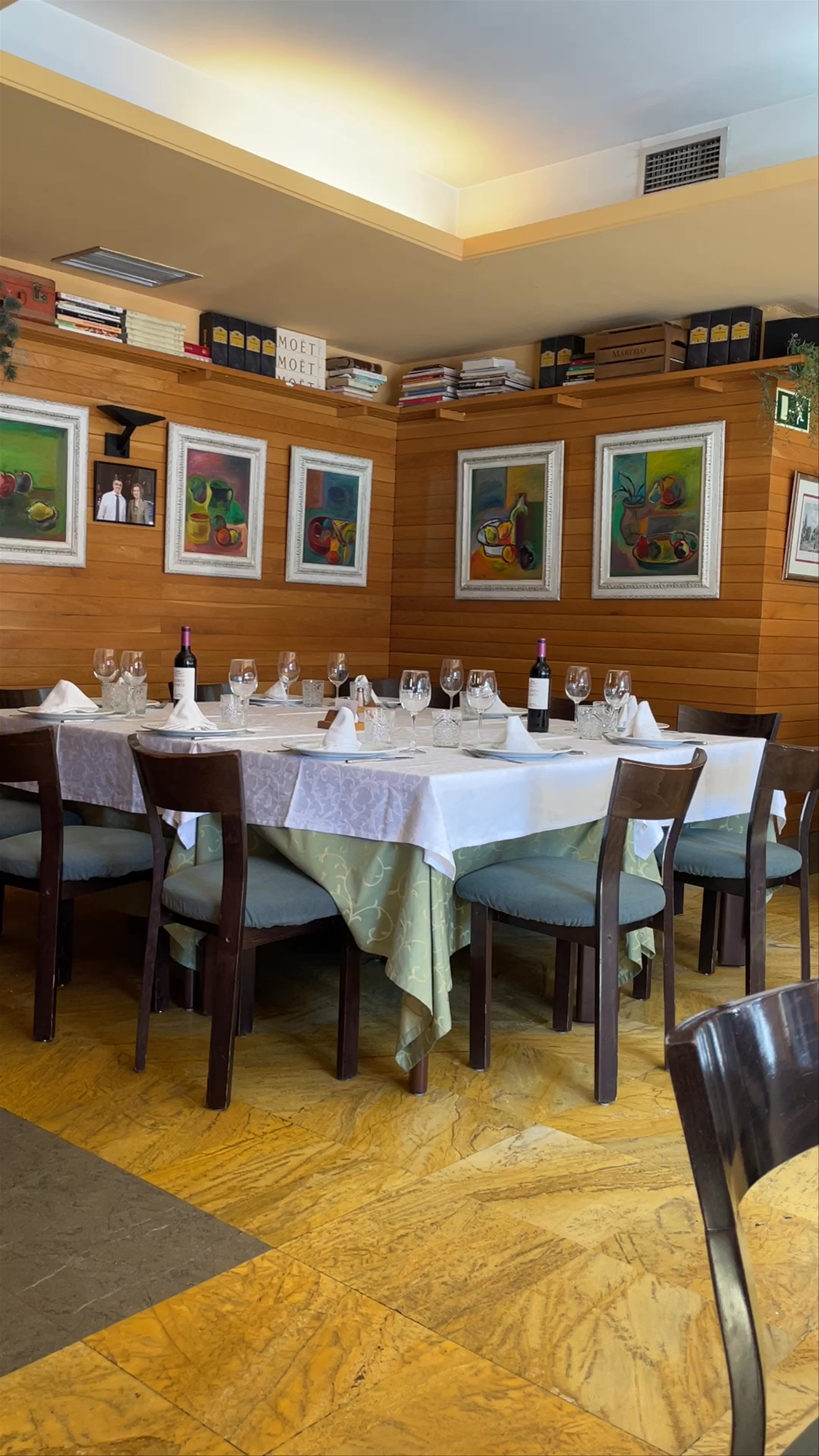 Charming Dining Experience in La Quinta, Madrid