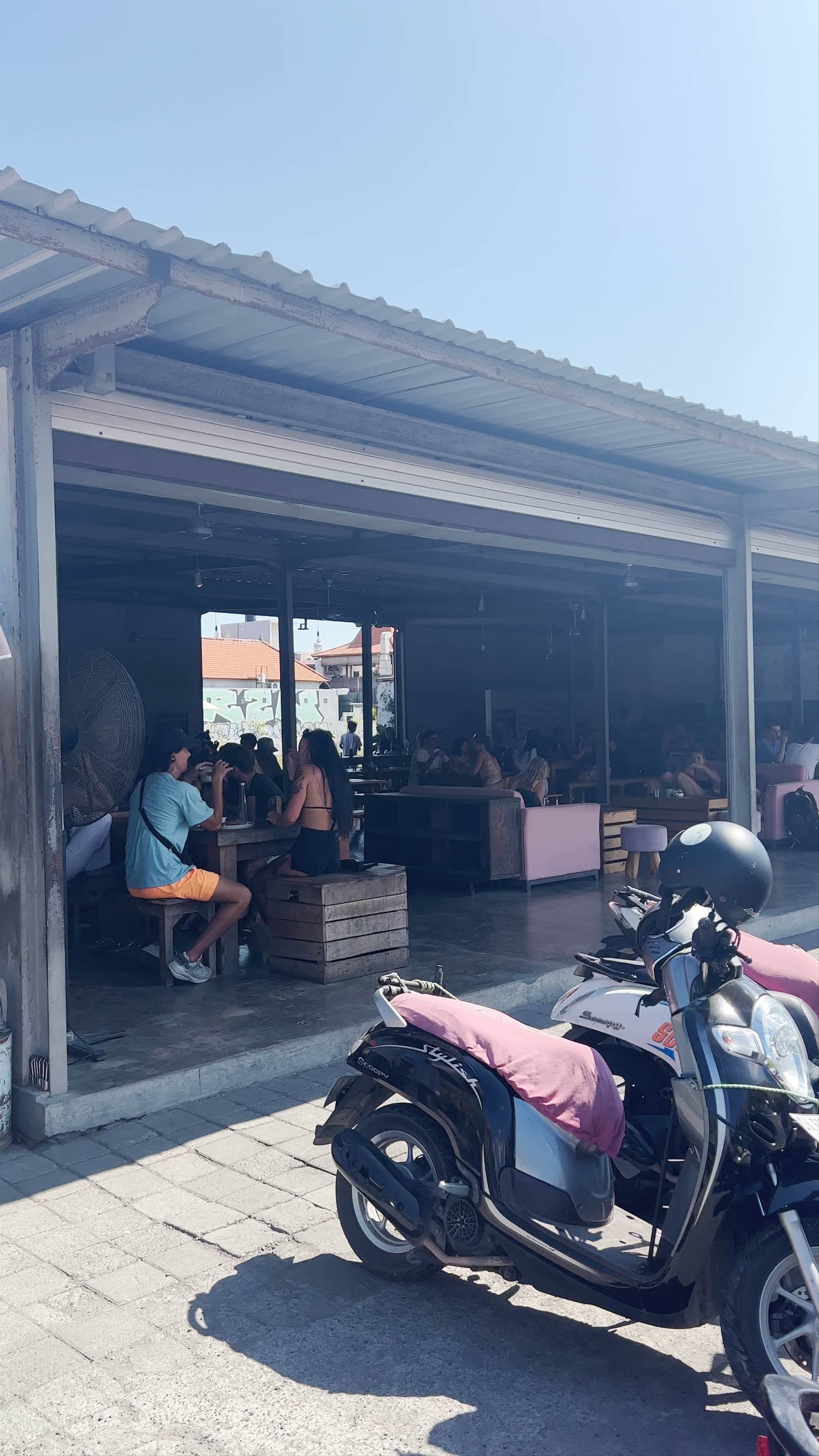 Crate Cafe: Vibrant Café Life in Canggu, Bali