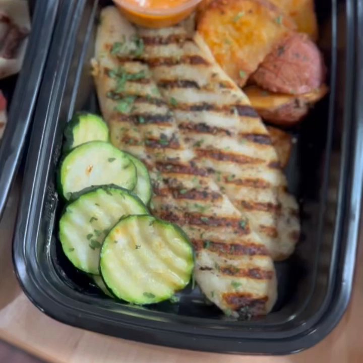 Macrofit Meal Prepping - The variety of proteins options make it easy to stay on track with my fitness goals - Food Delivery Services Near Me - South Gate, California