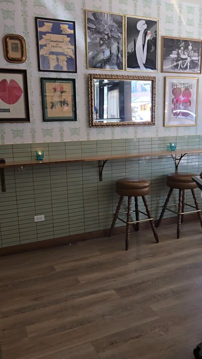 Bisous - Cocktail Bars Near Me - Chicago, Illinois