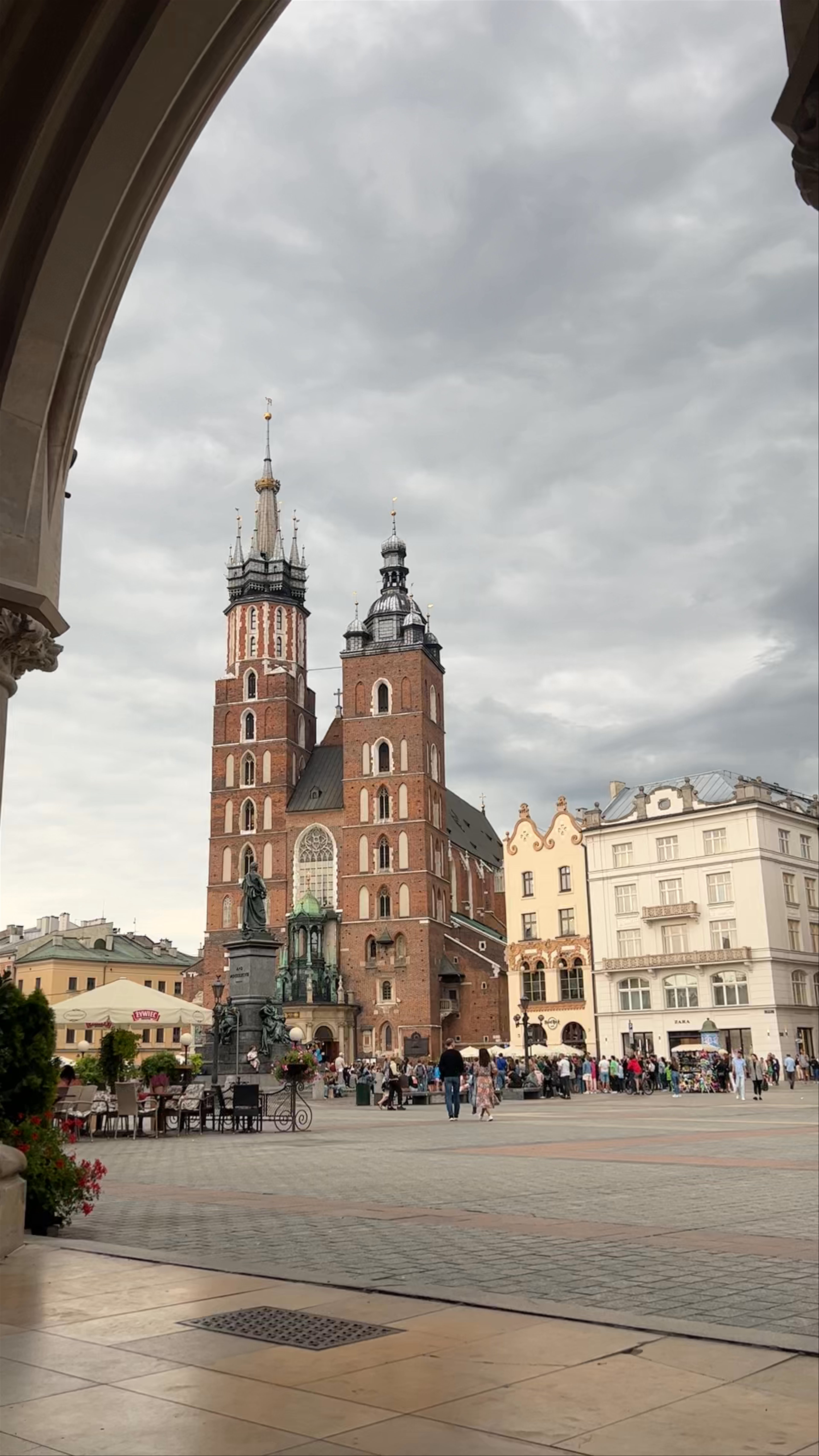 St. Mary's Basilica and Main Square Experience in Kraków
