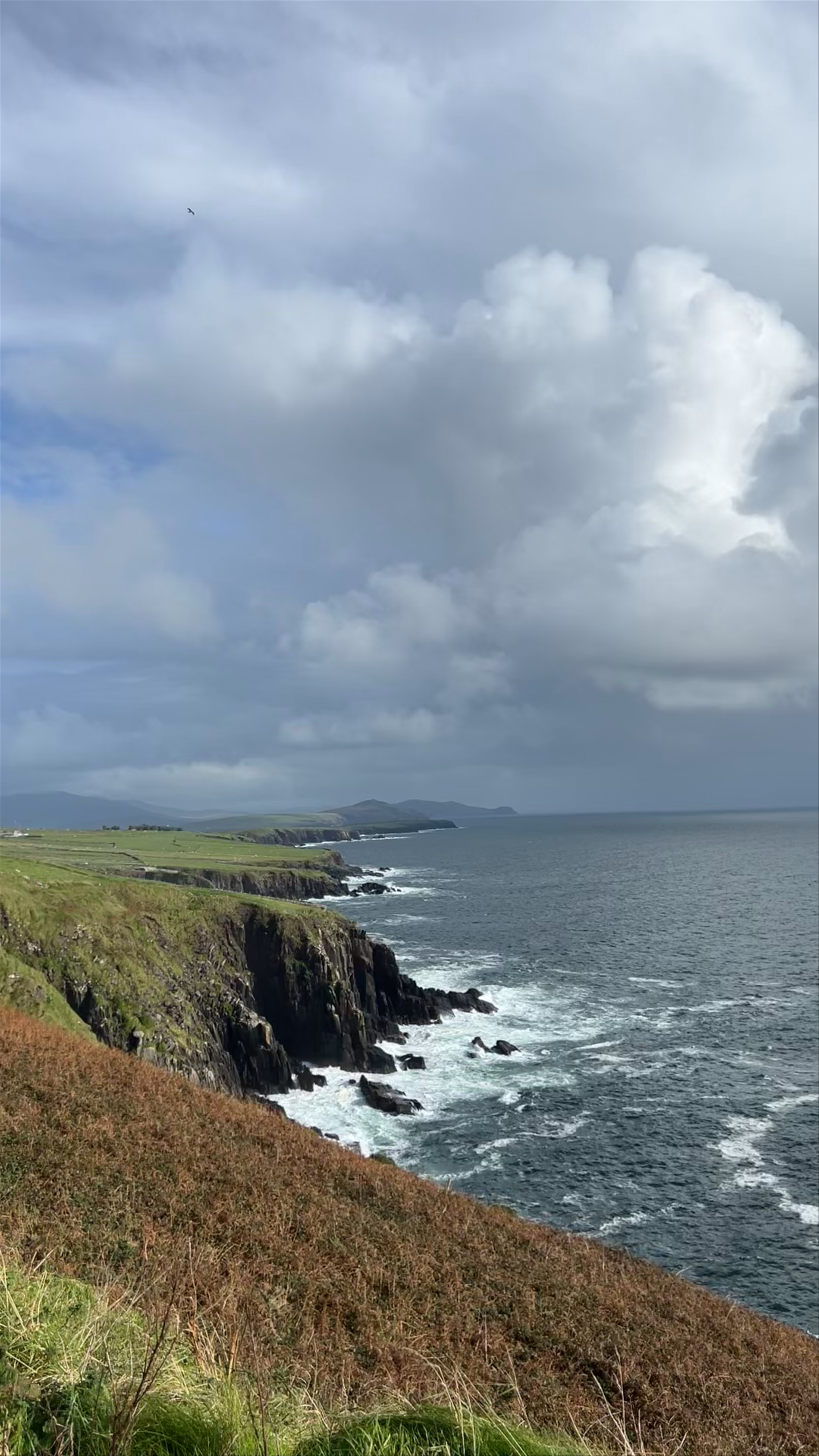 Beehive Hut (Tóchar Maothaithe) and Coastal Views in Glanfahan, County Kerry, Ireland