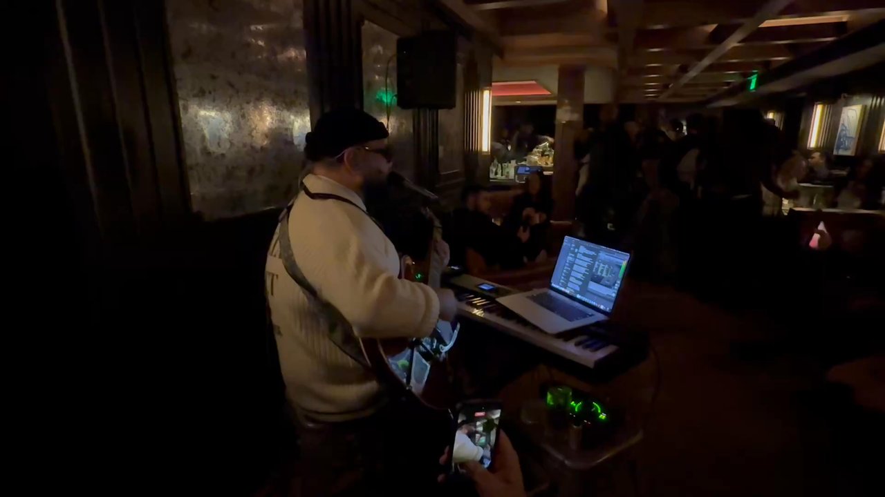 Ginger's - Some smooth live music for the night - Cocktail Bars Near Me - Dallas, Texas