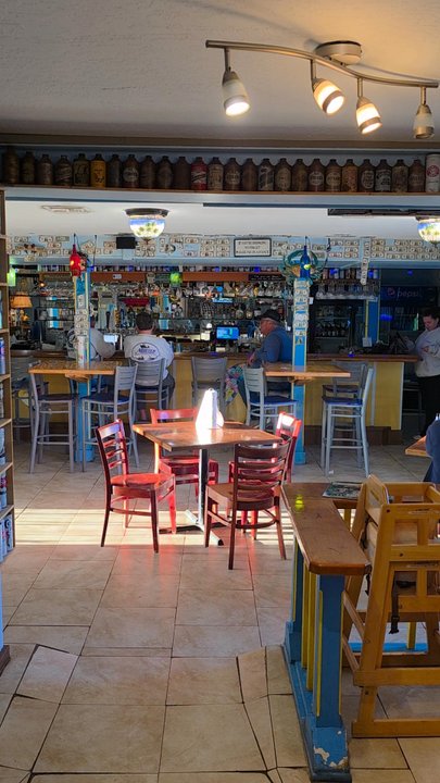 Gettin Crabby - 1st Floor View Cozy and Cool - Seafood Near Me - Palm Bay, Florida