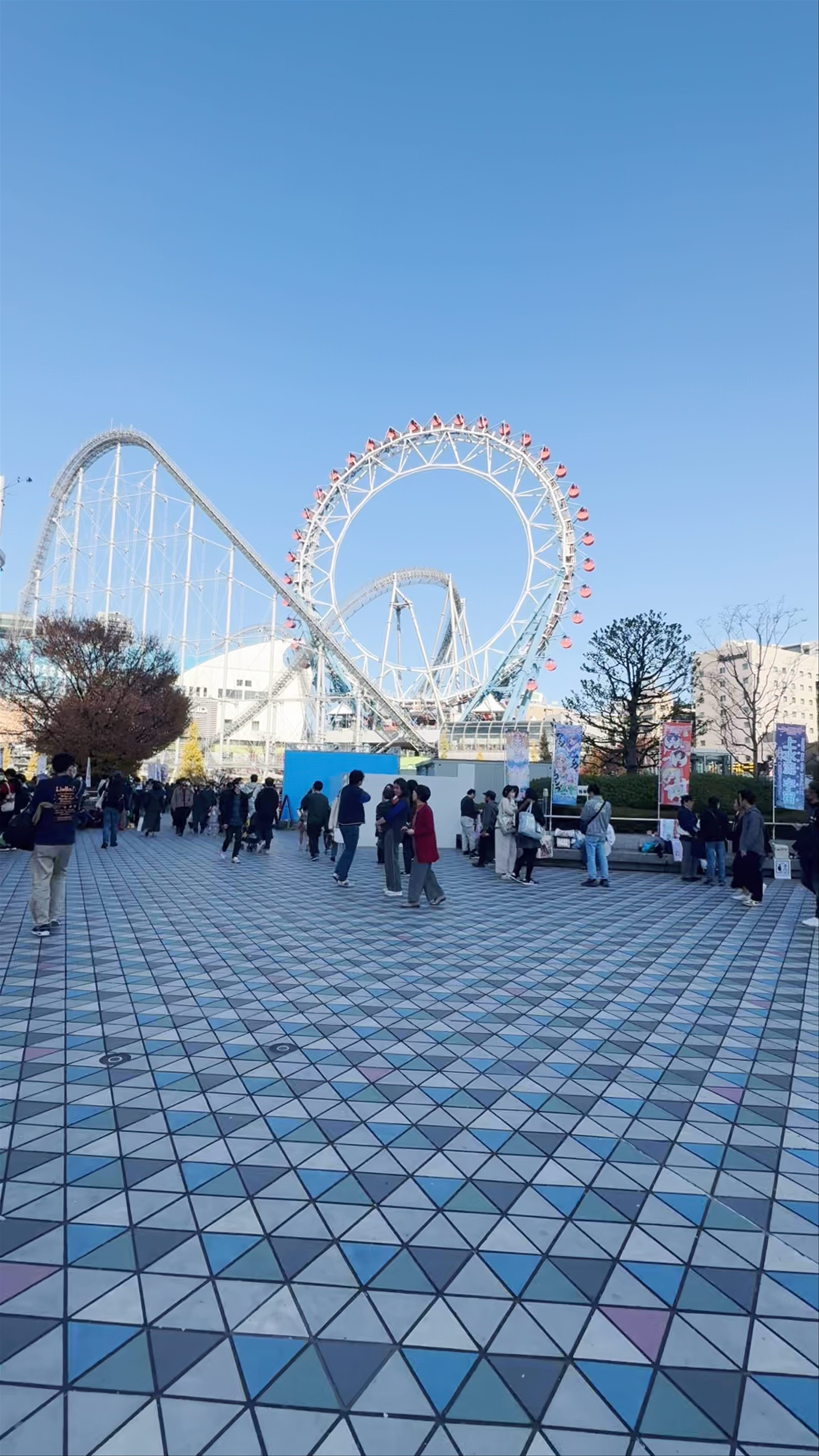 Vibrant Afternoon at Tokyo Dome with Iconic Ferris Wheel Views