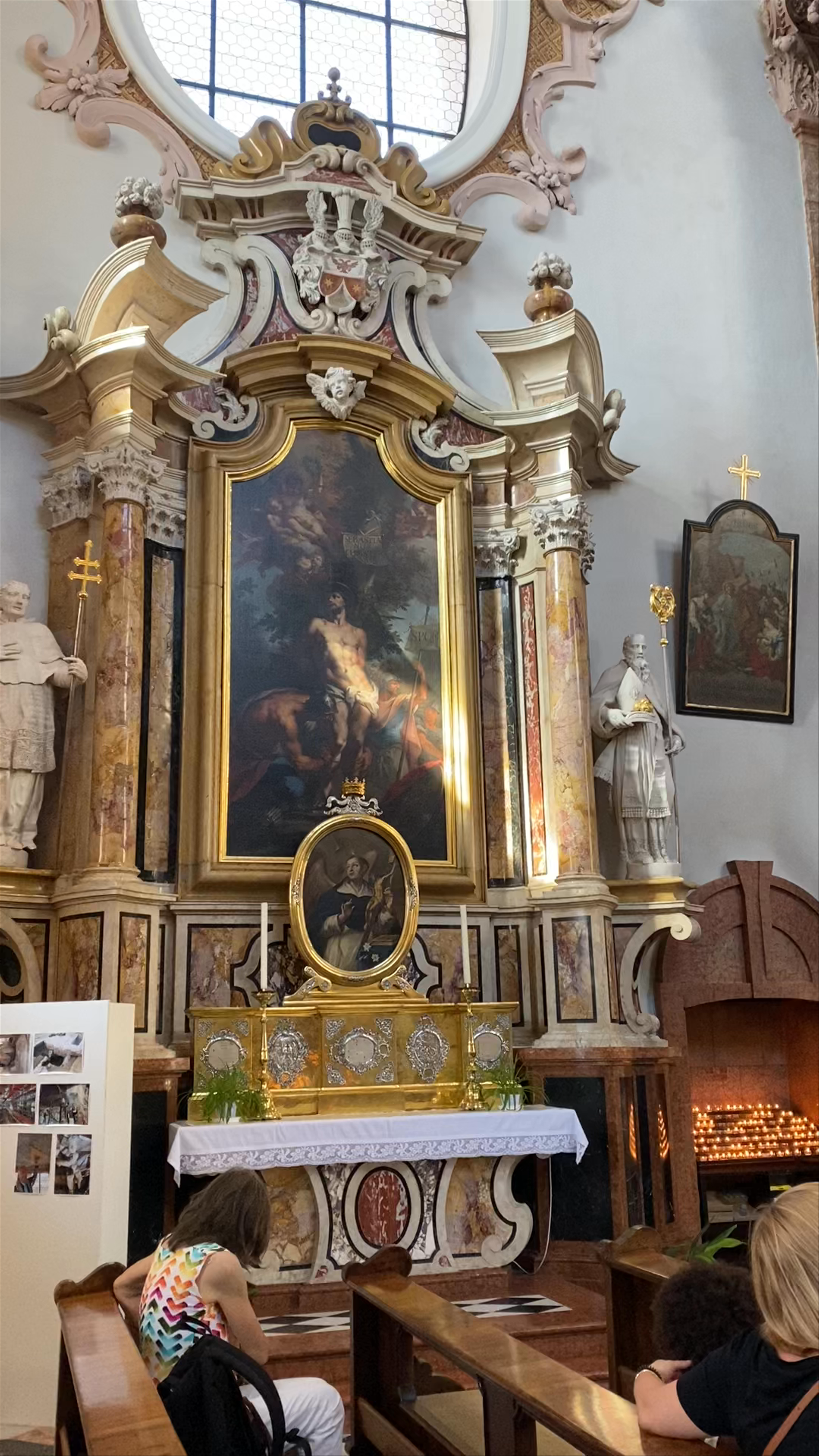 Catedral de Santiago: Baroque Splendor in Innsbruck's Historic Heart