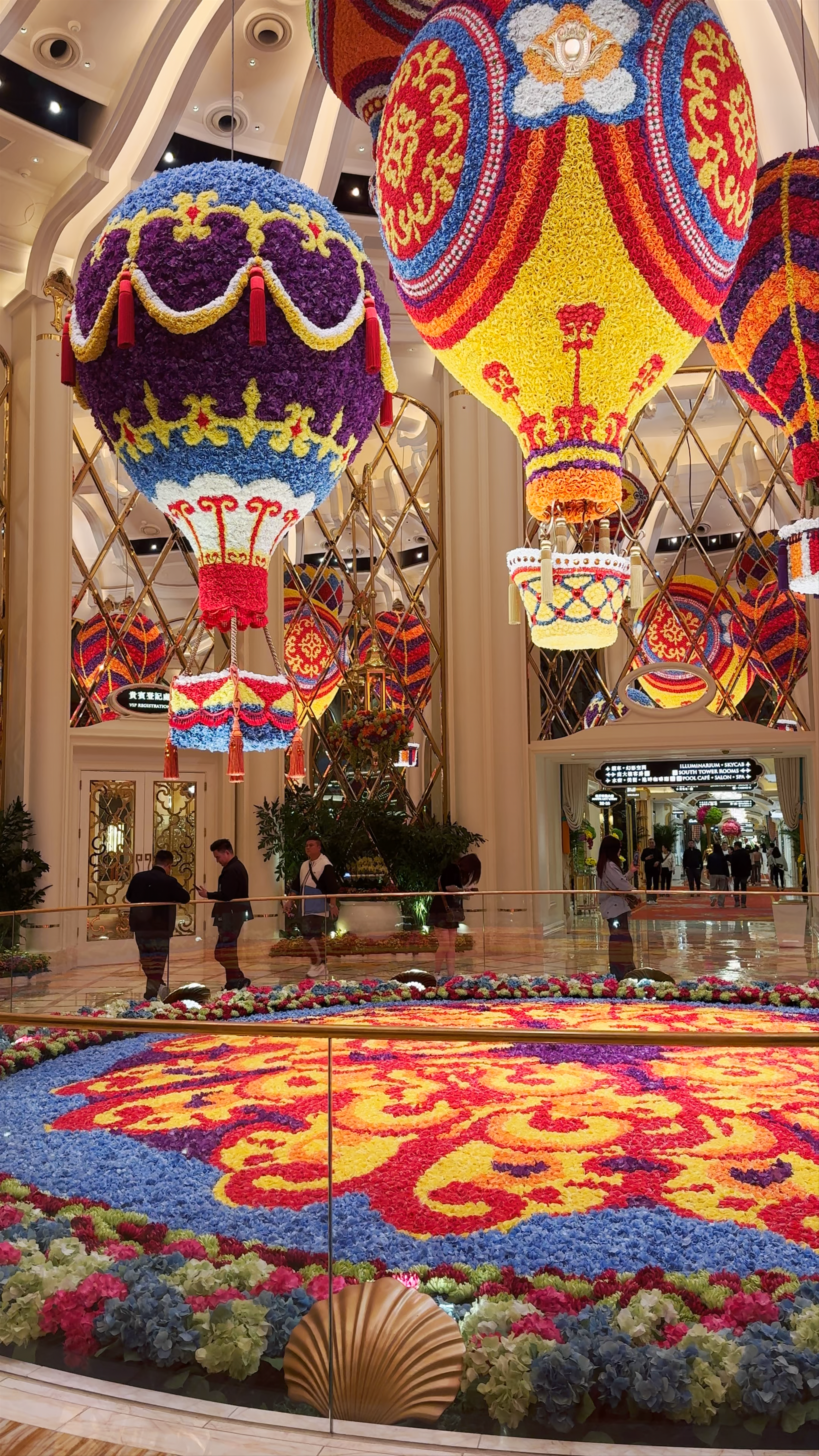 Wynn Palace Macau: Floral Hot Air Balloon Artistry