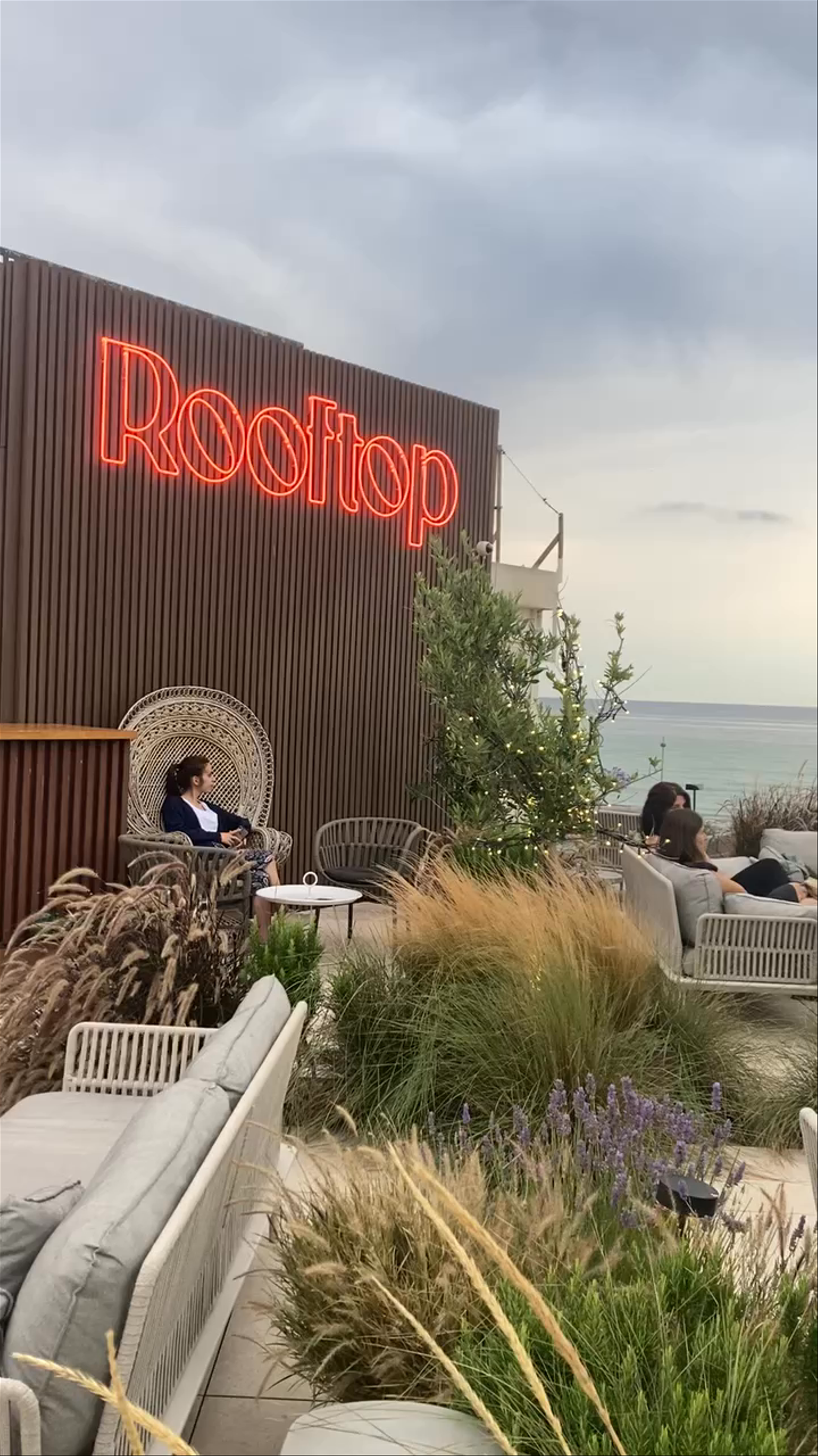 Relaxed Rooftop Evenings by the Sea in Castelldefels