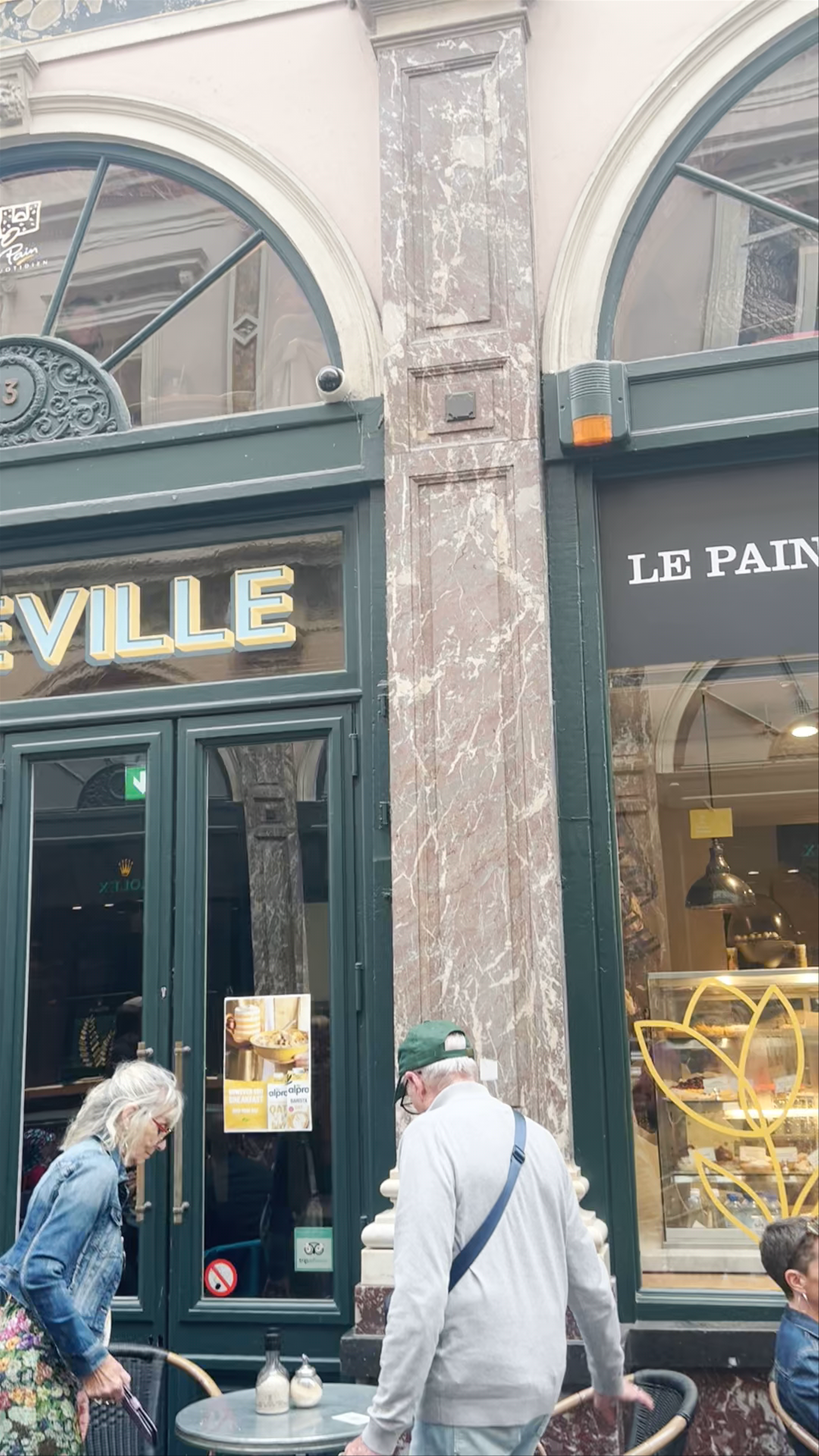 Galeries Royales Saint Hubert: Elegant Shopping & Cafe Culture in Brussels