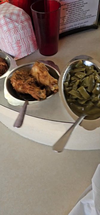 Bea's Restaurant - Love the lazy Susan! - Southern Near Me - Chattanooga, Tennessee